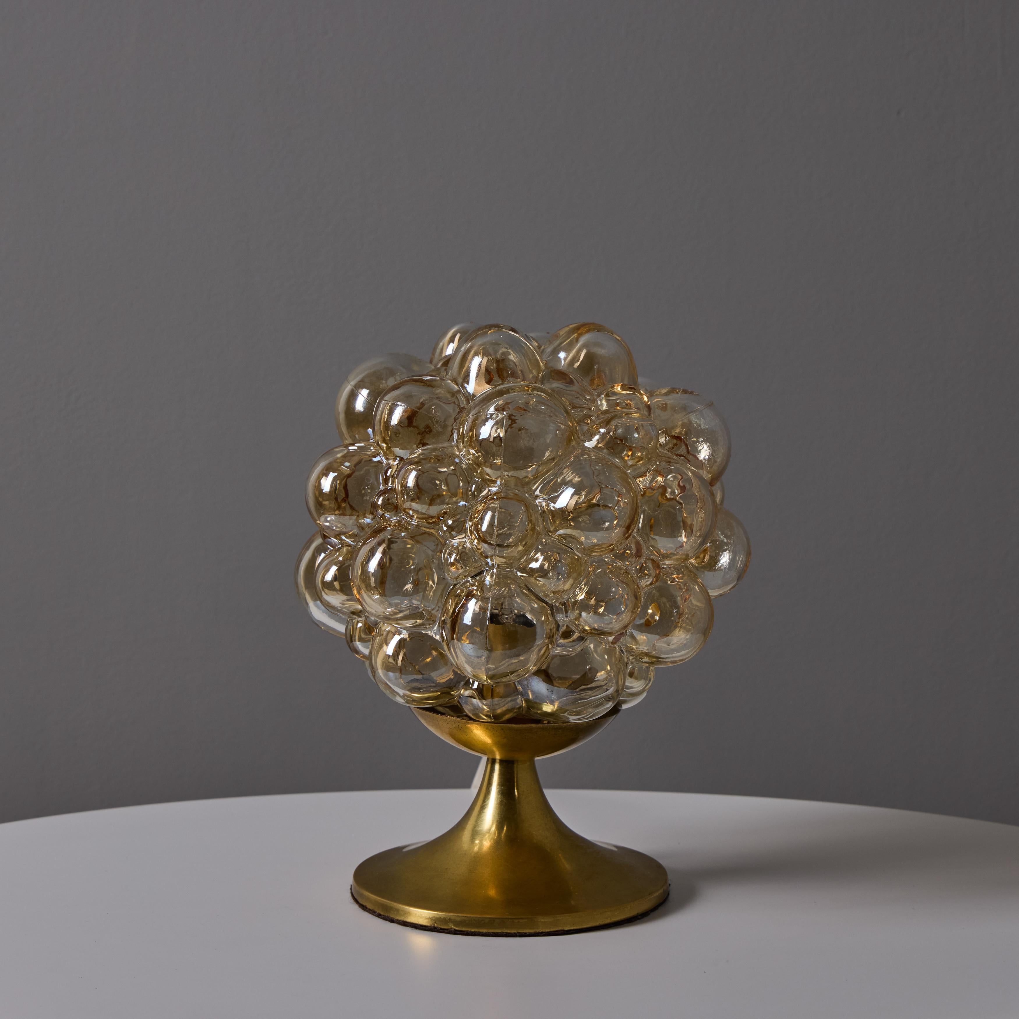Tedesco Lampada da tavolo in vetro a bolle d'aria e ottone di Helena Tynell del 1960 per Limburg in vendita