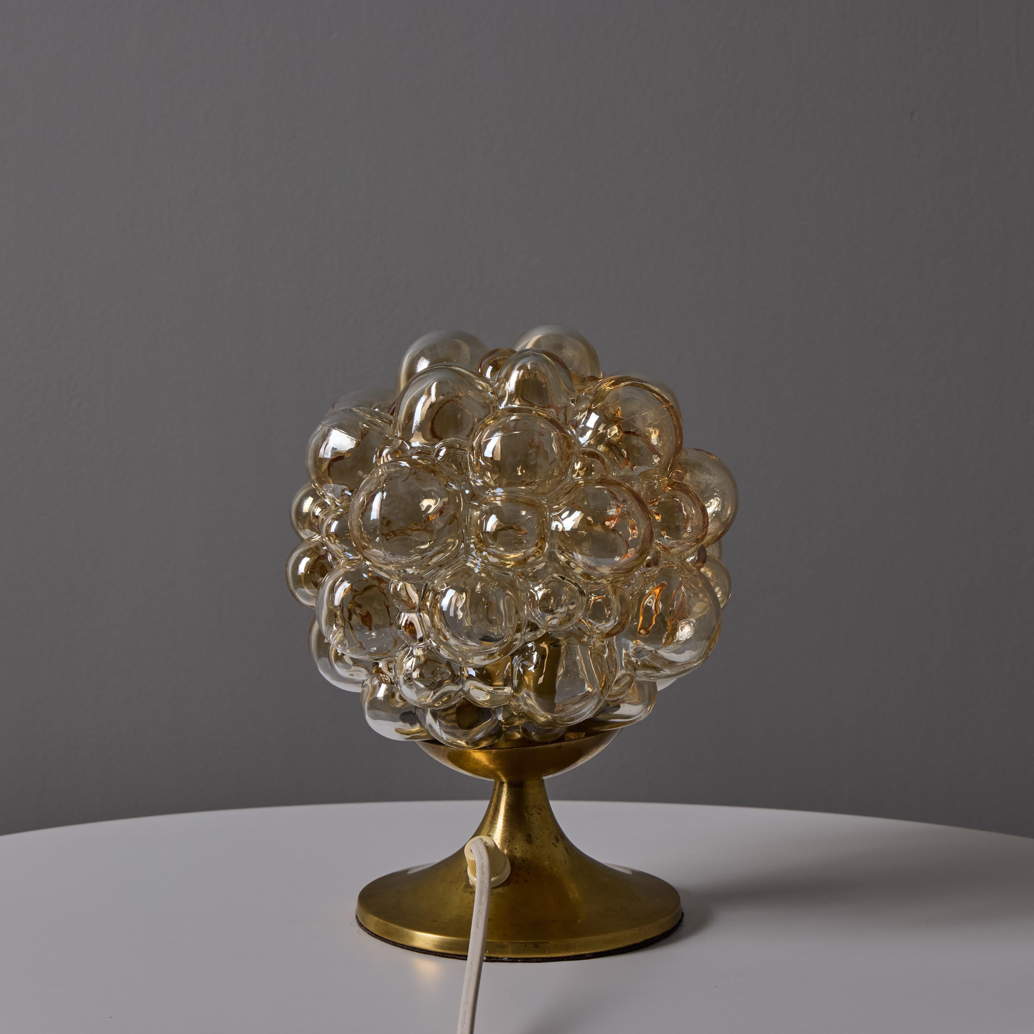 Metallo Lampada da tavolo in vetro a bolle d'aria e ottone di Helena Tynell del 1960 per Limburg in vendita