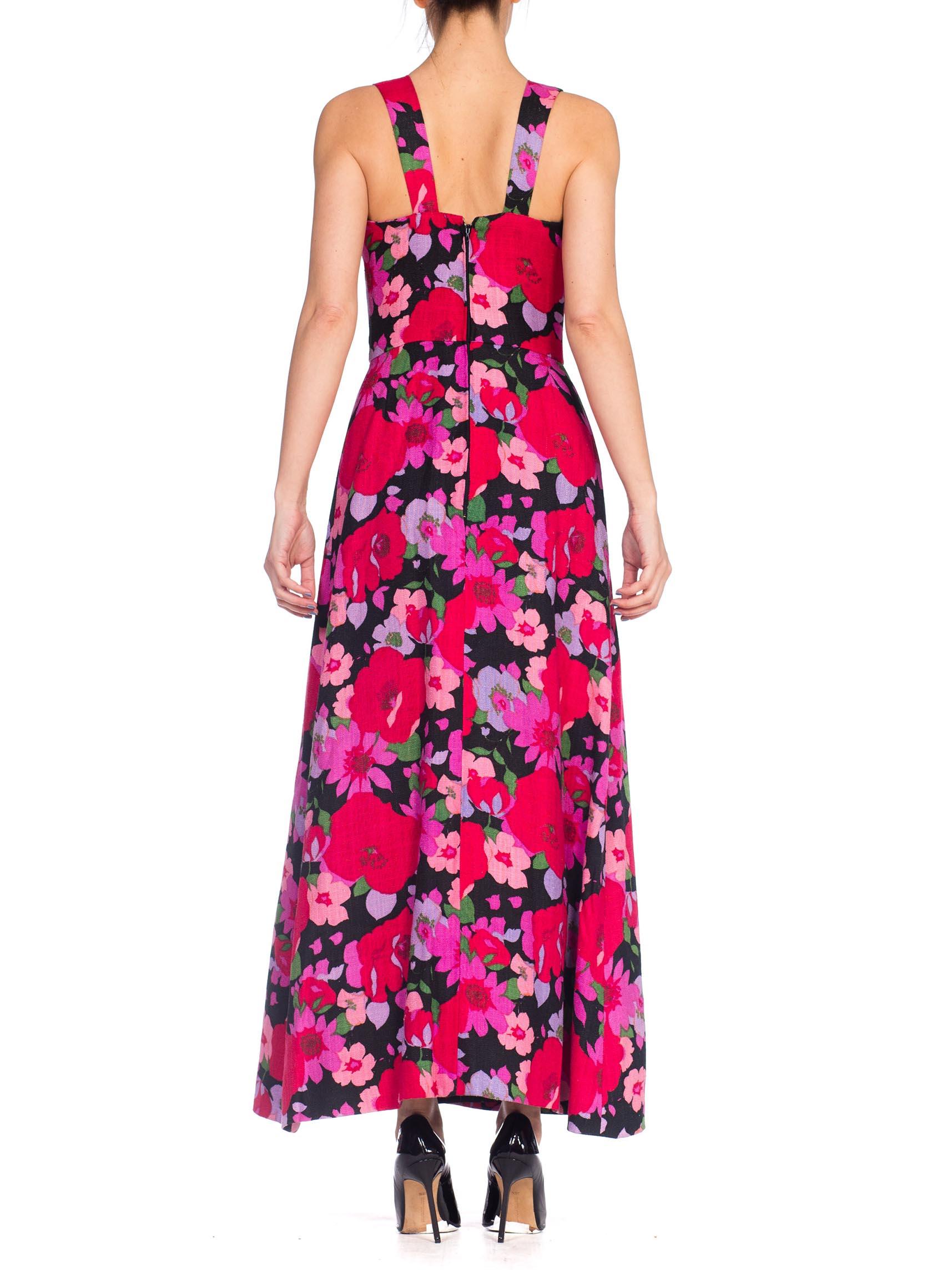 Donna HELENE OF FRANCE 1960S Maxi abito floreale in lino nero e rosa con disossamento C in vendita