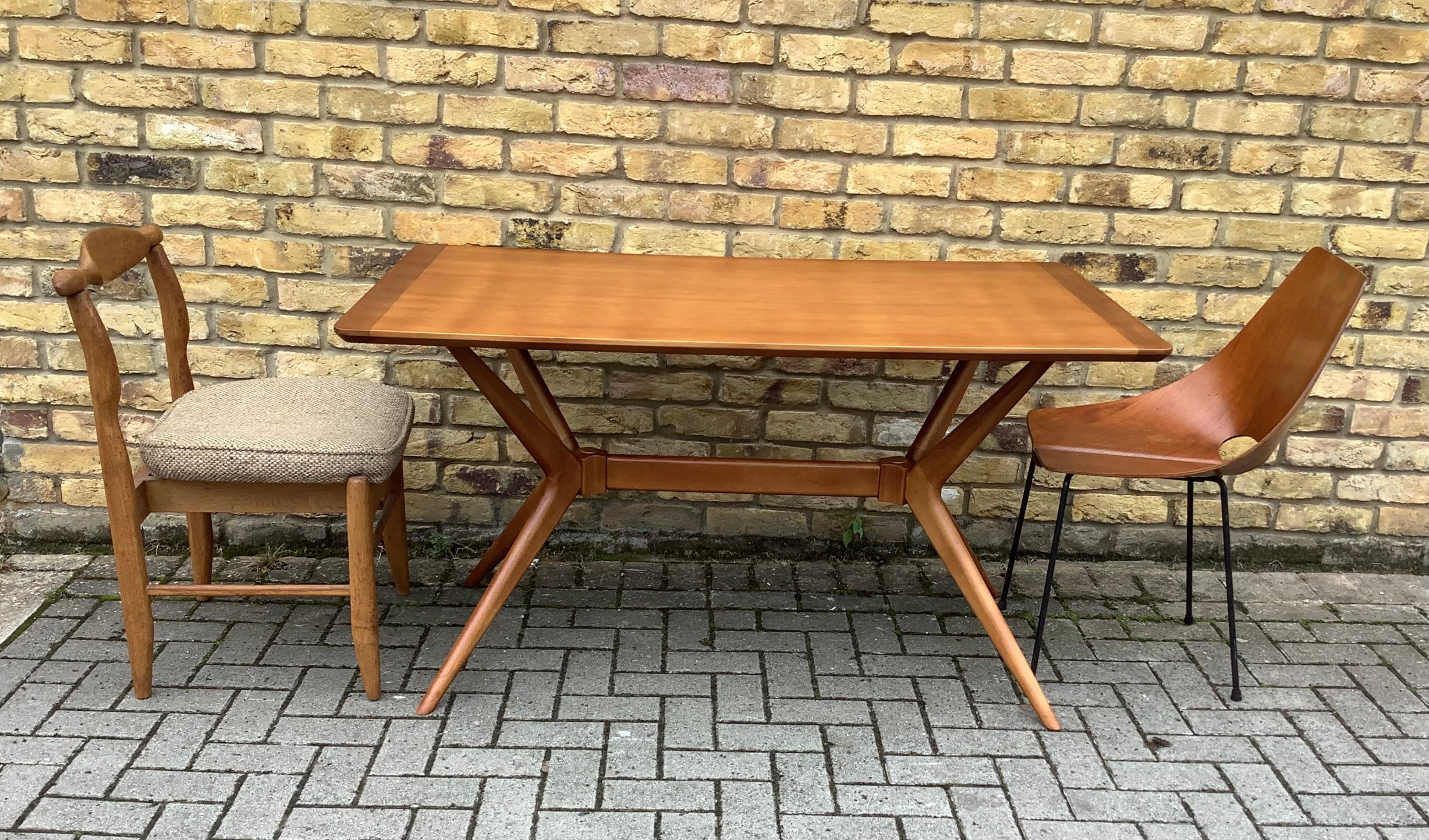 Hêtre Table de salle à manger en hélicoptère des années 1960 par Gplan en vente