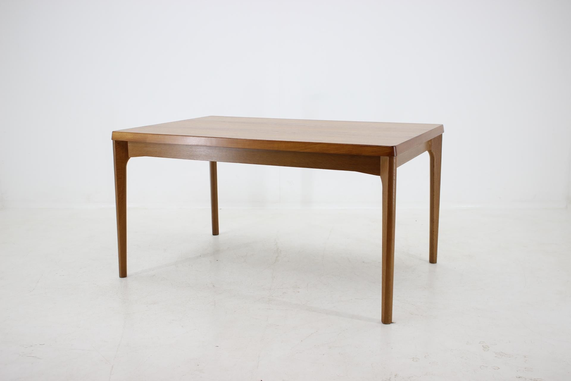 1960s Henning Kjærnulf Danish Oak Extendable Table In Good Condition In Praha, CZ