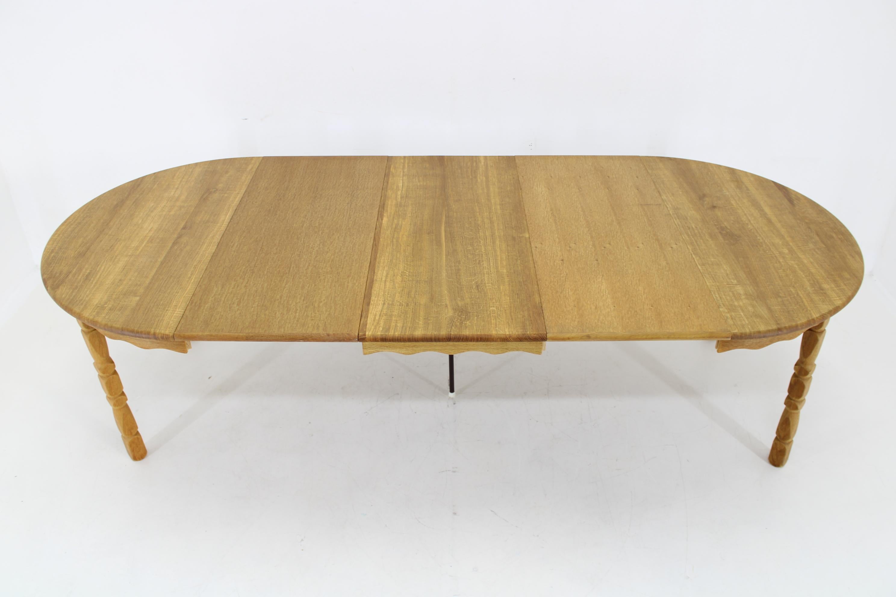 1960s Henning Kjaernulf Solid Oak Round Table , Denmark  For Sale 4