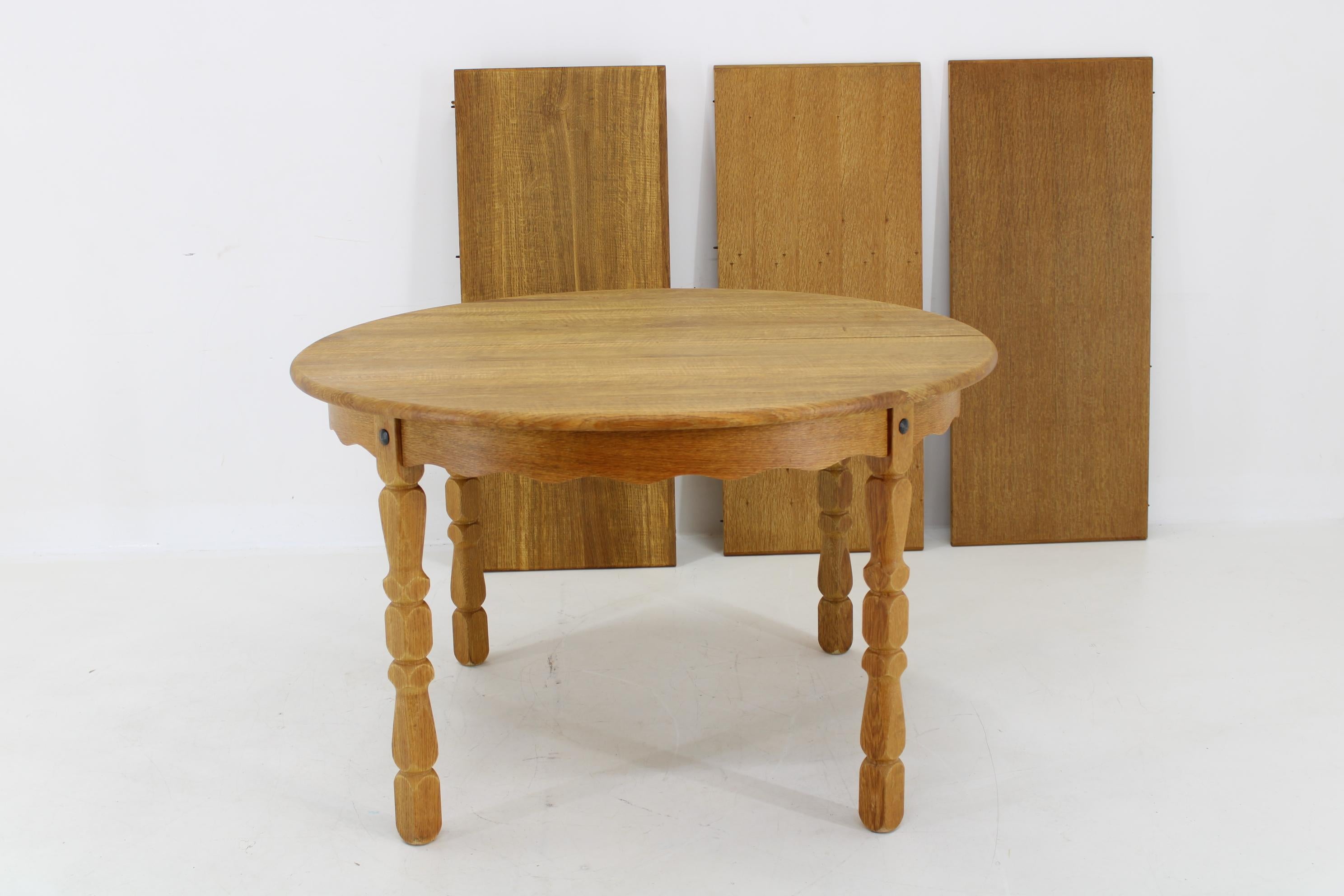 Danish 1960s Henning Kjaernulf Solid Oak Round Table , Denmark  For Sale