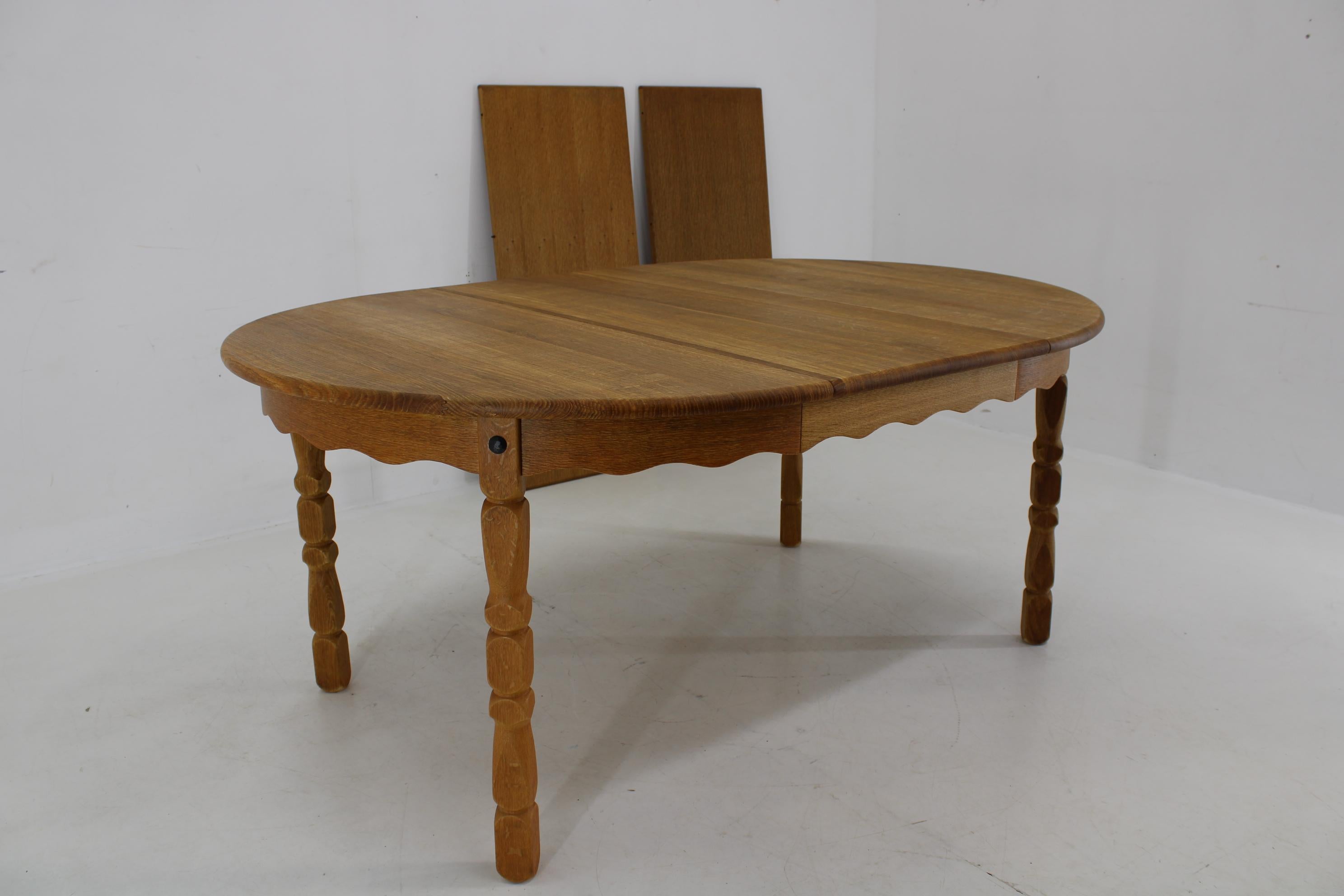 1960s Henning Kjaernulf Solid Oak Round Table , Denmark  For Sale 1