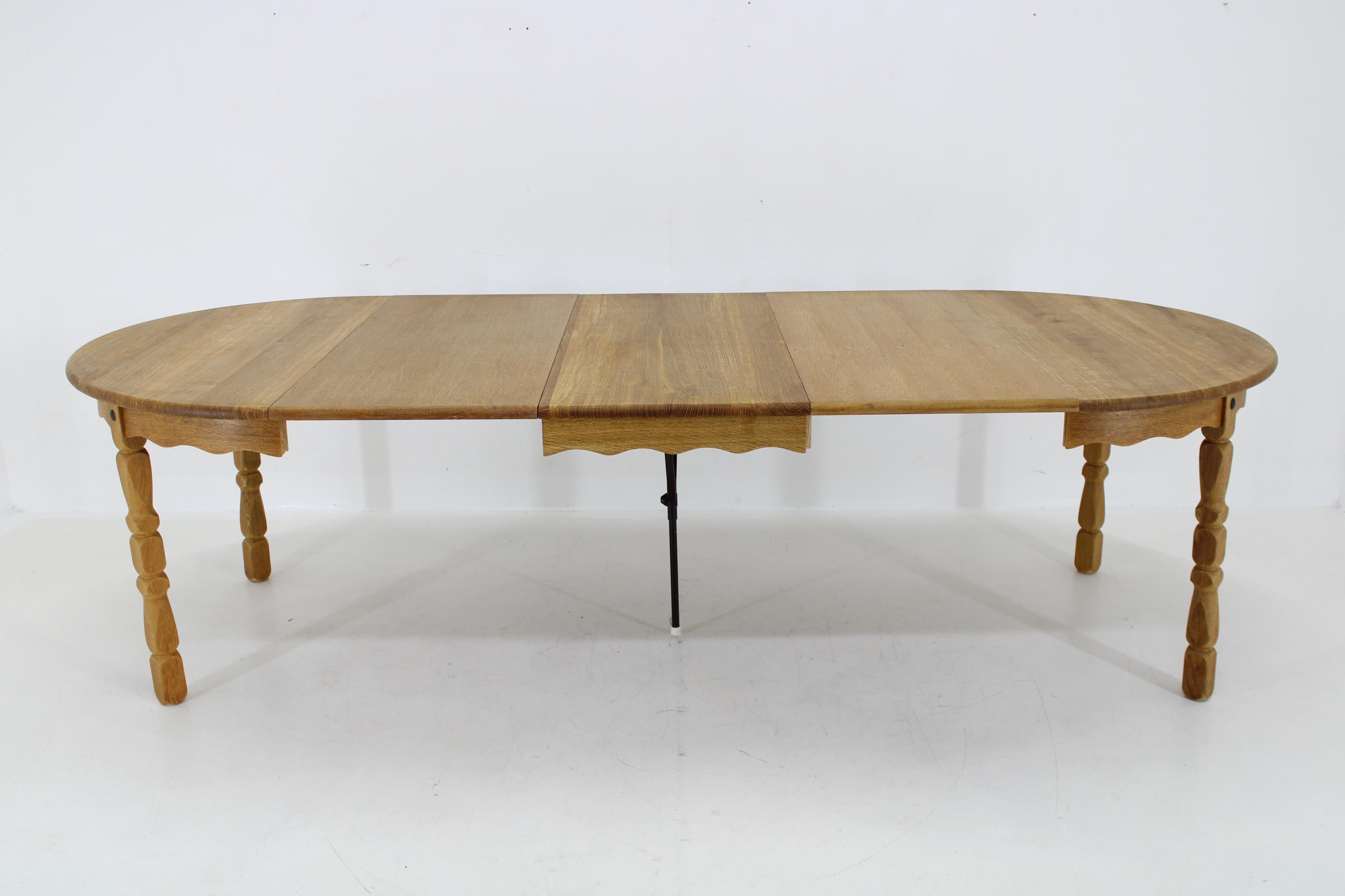 1960s Henning Kjaernulf Solid Oak Round Table , Denmark  For Sale 3