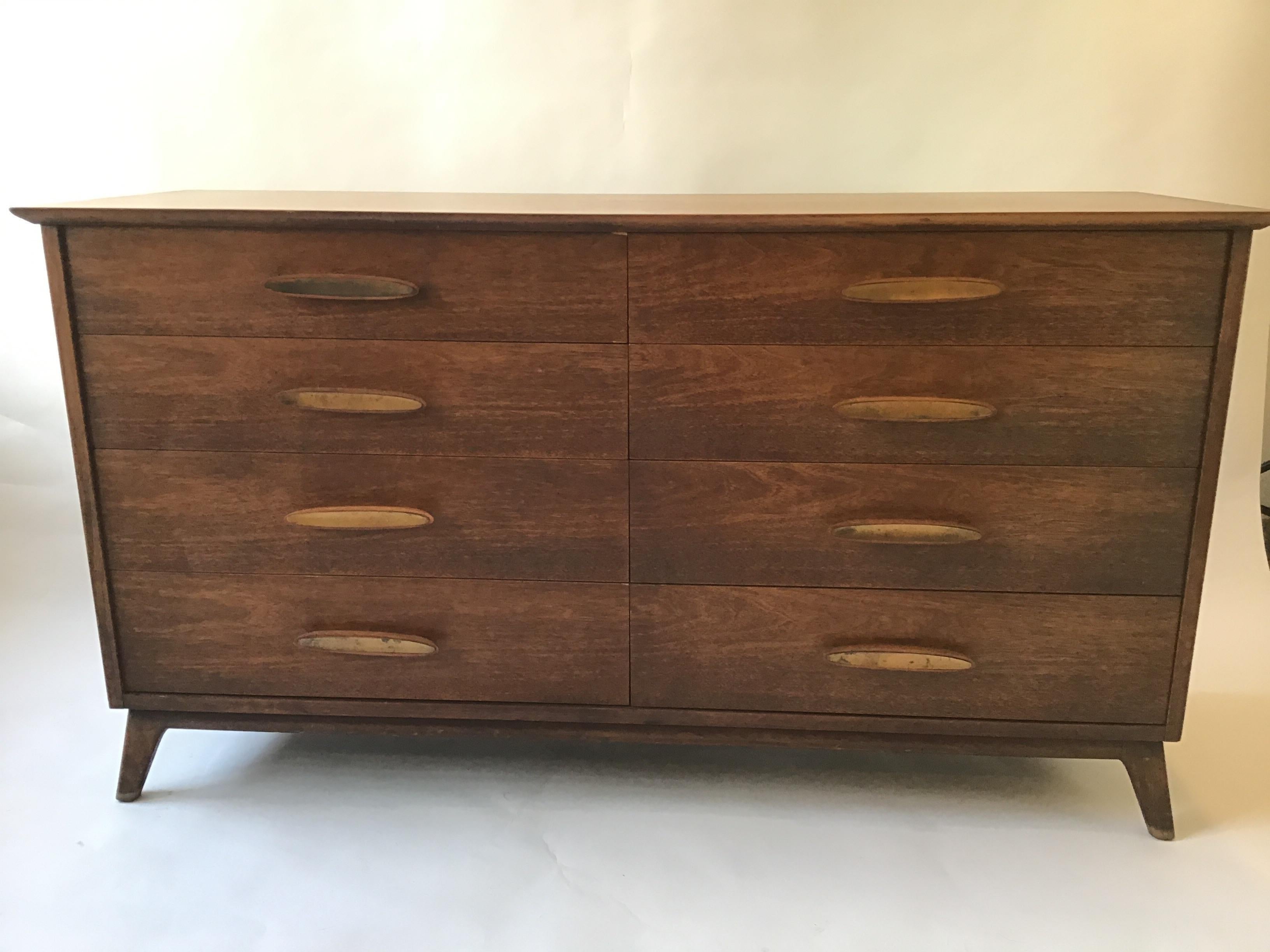 1960s Henredon Dresser With Brass Pulls In Good Condition In Tarrytown, NY