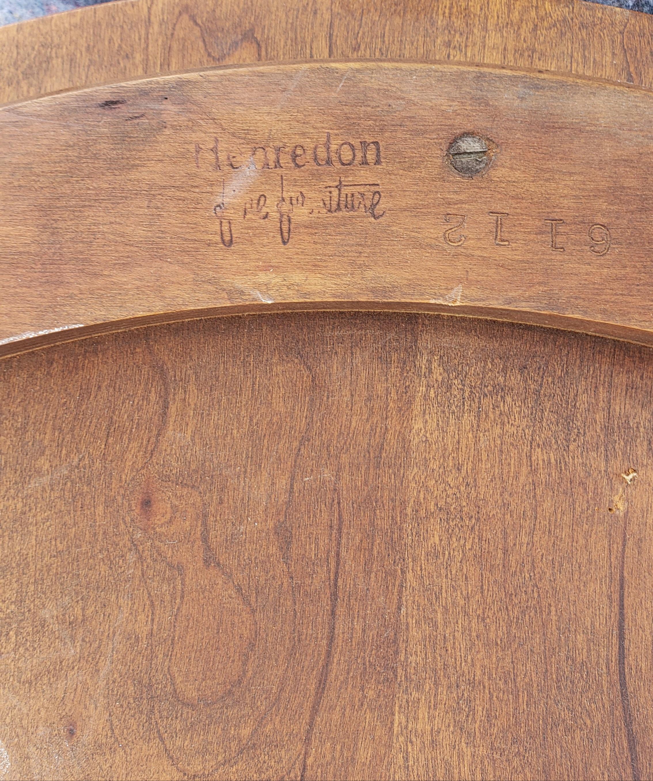 Henredon Fine Furniture: Beistelltisch aus Nussbaum und Messing, 1960er Jahre im Angebot 1