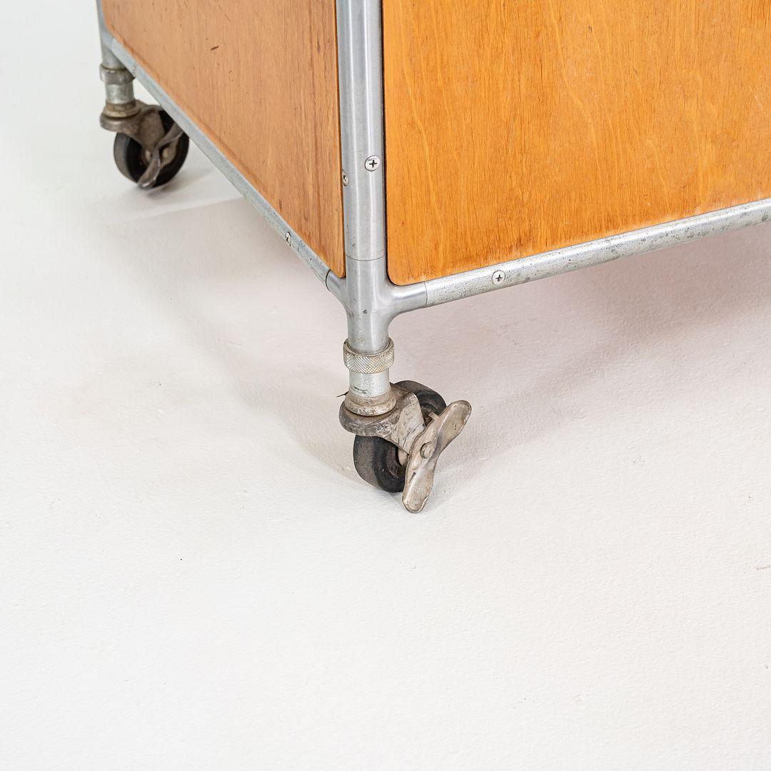 1960 Henry P. Glass pour Fleetwood Meuble de rangement flexible sur roulettes en vente 4