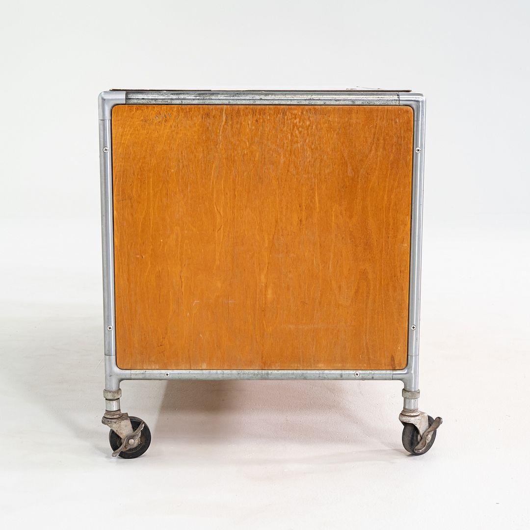 1960 Henry P. Glass pour Fleetwood Meuble de rangement flexible sur roulettes Bon état - En vente à Philadelphia, PA