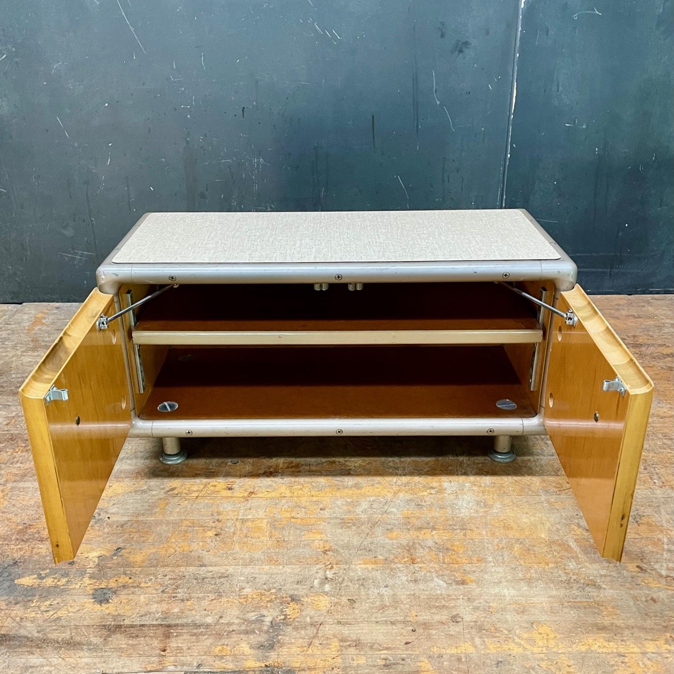 1960s, Henry P. Glass Petite Fleetwood Furniture Tabletop Credenza Cabinet Box In Fair Condition In Hyattsville, MD