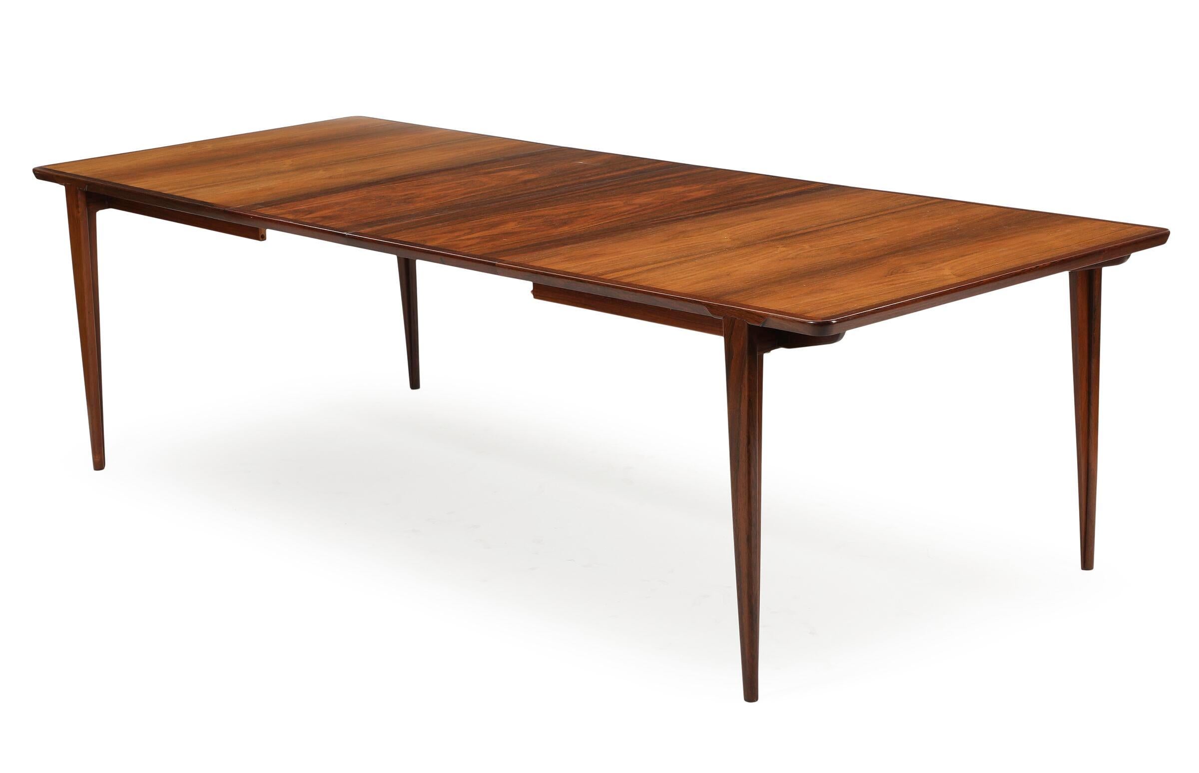 Scandinave moderne Table de salle à manger rectangulaire Henry Rosengren Hansen des années 1960 avec deux rallonges en vente