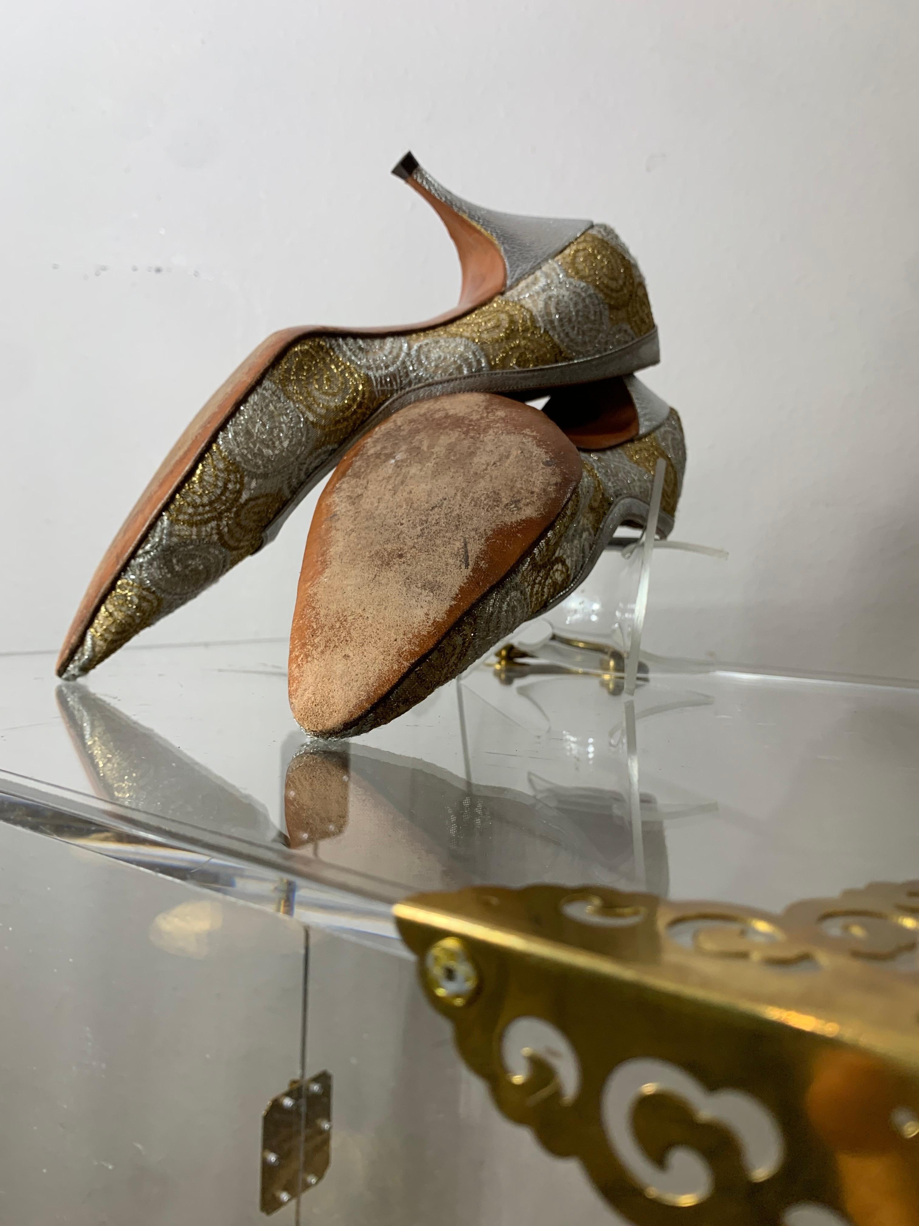 1960er Henry Waters Silber & Gold Spitze Stiletto Pumps mit Silber Lederbesatz im Angebot 7