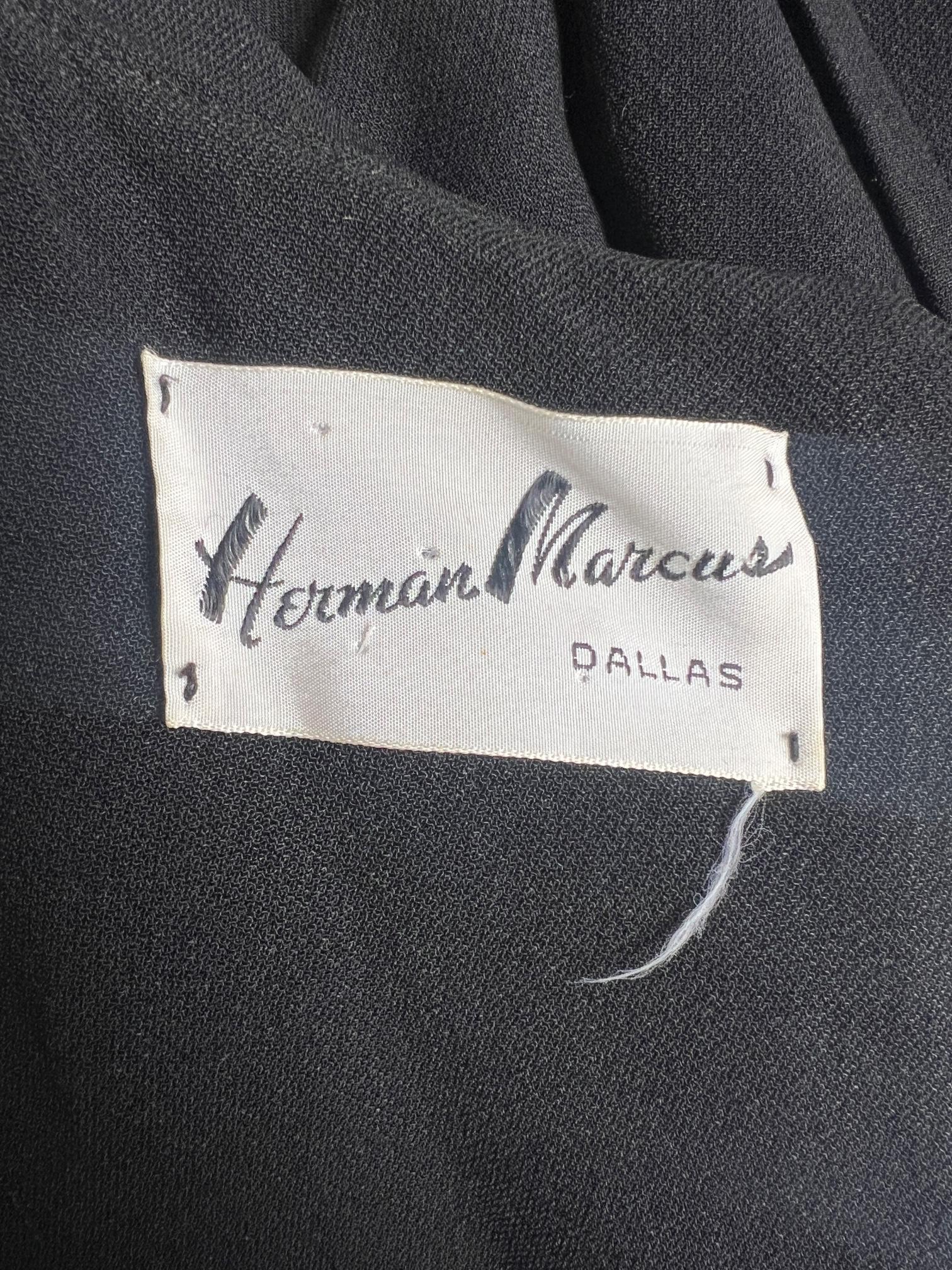 1960 Herman Marcus Robe en crêpe noir avec rosettes en vente 2
