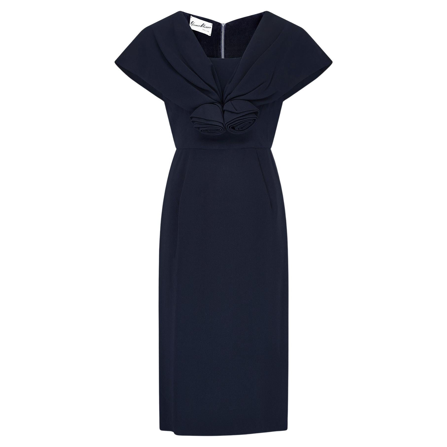 1960 Herman Marcus Robe en crêpe noir avec rosettes en vente