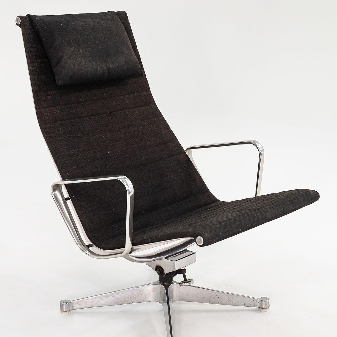 1960s Herman Miller Eames Aluminum Group Lounge Chair and Ottoman in Fabric In Good Condition For Sale In Philadelphia, PA