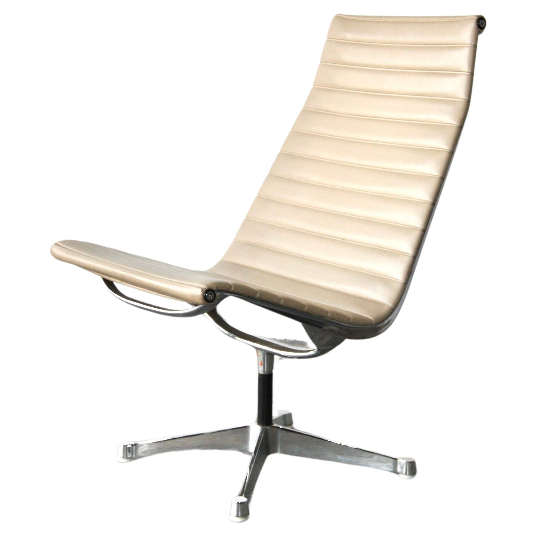 1960s Herman Miller Eames Aluminum Group Lounge Chair For Sale