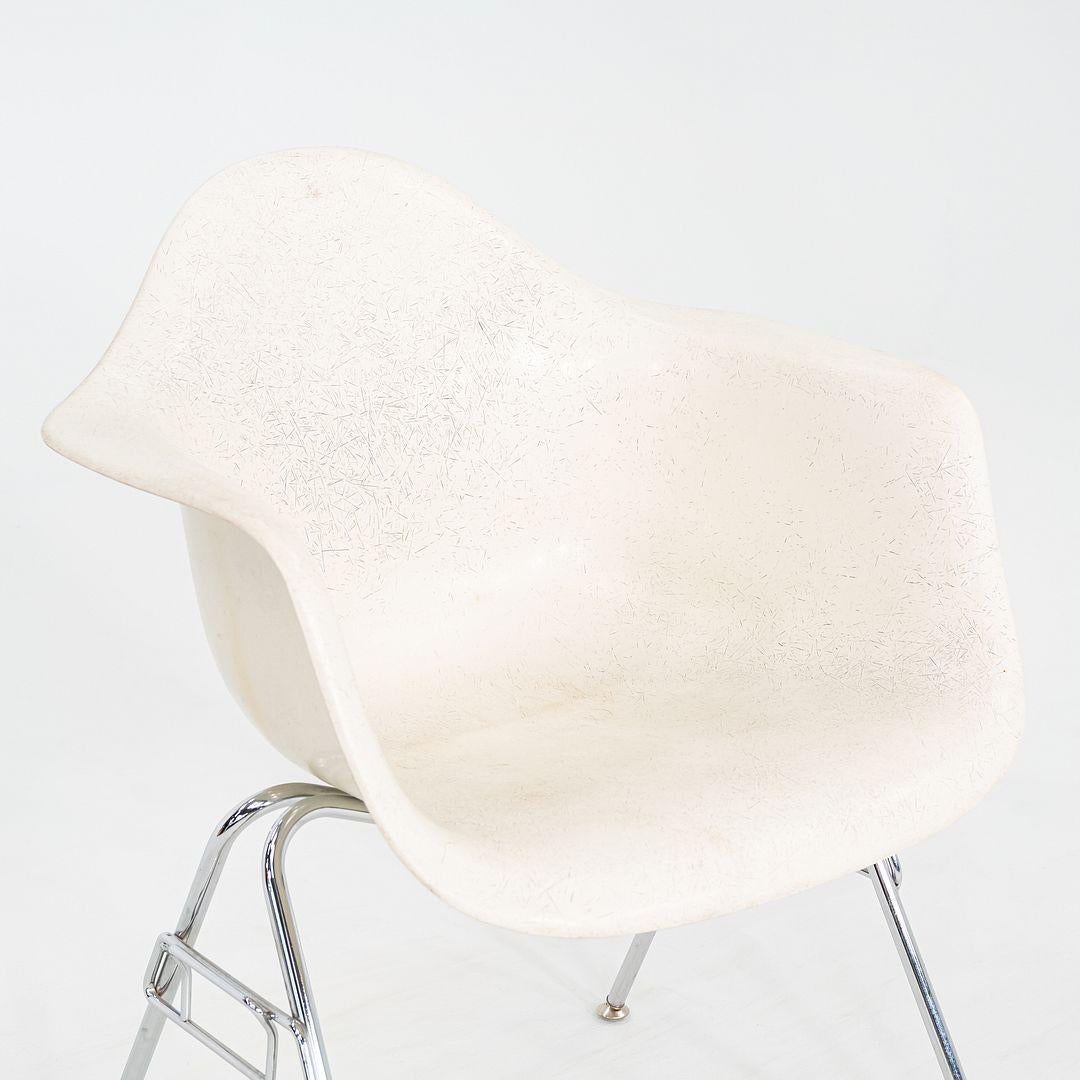 Carcasa de brazo de fibra de vidrio Eames Herman Miller de los años 60 (sin base) en fibra de vidrio pergamino en venta 4