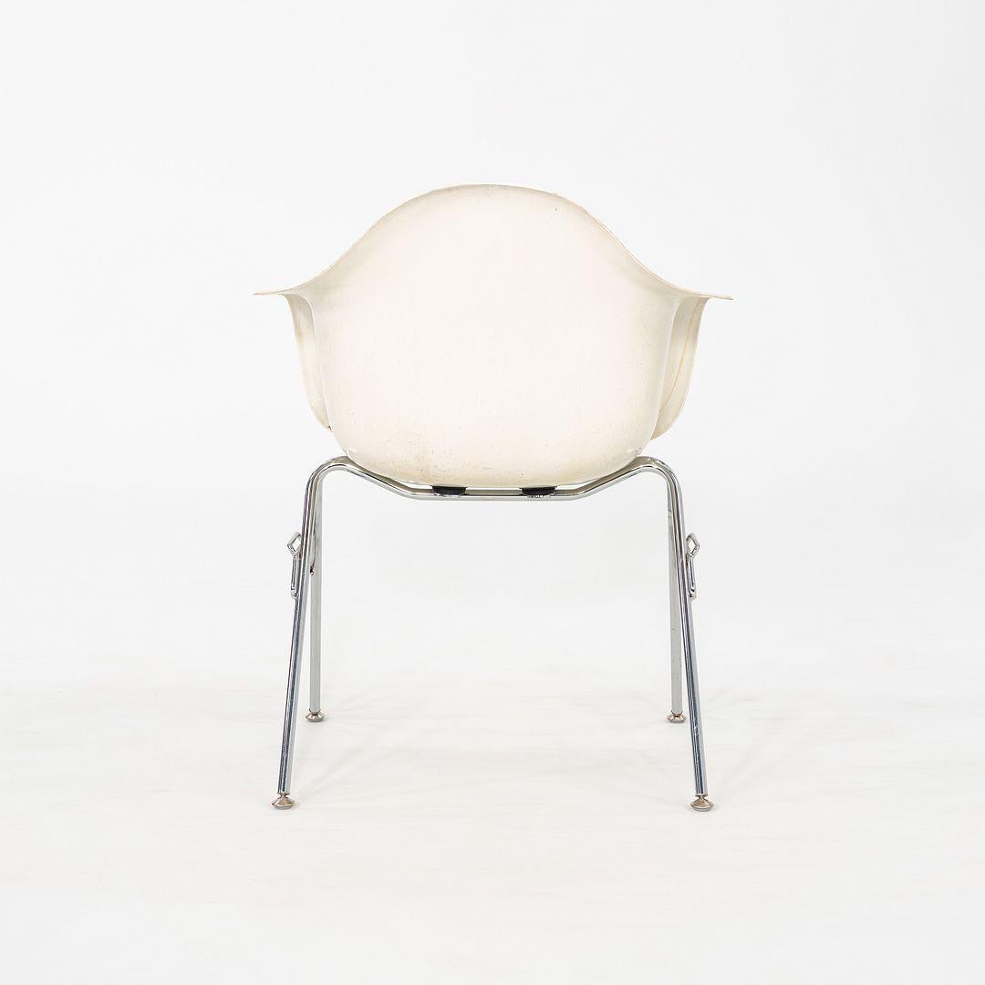 Carcasa de brazo de fibra de vidrio Eames Herman Miller de los años 60 (sin base) en fibra de vidrio pergamino Fibra de vidrio en venta
