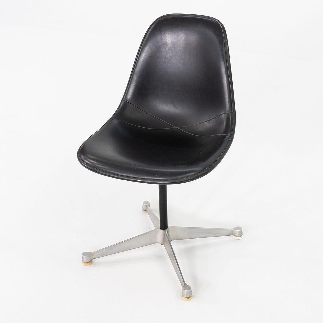 1960s Herman Miller Eames Pedestal Side Shell Chair in Fiberglass with Naugahyde Bon état - En vente à Philadelphia, PA