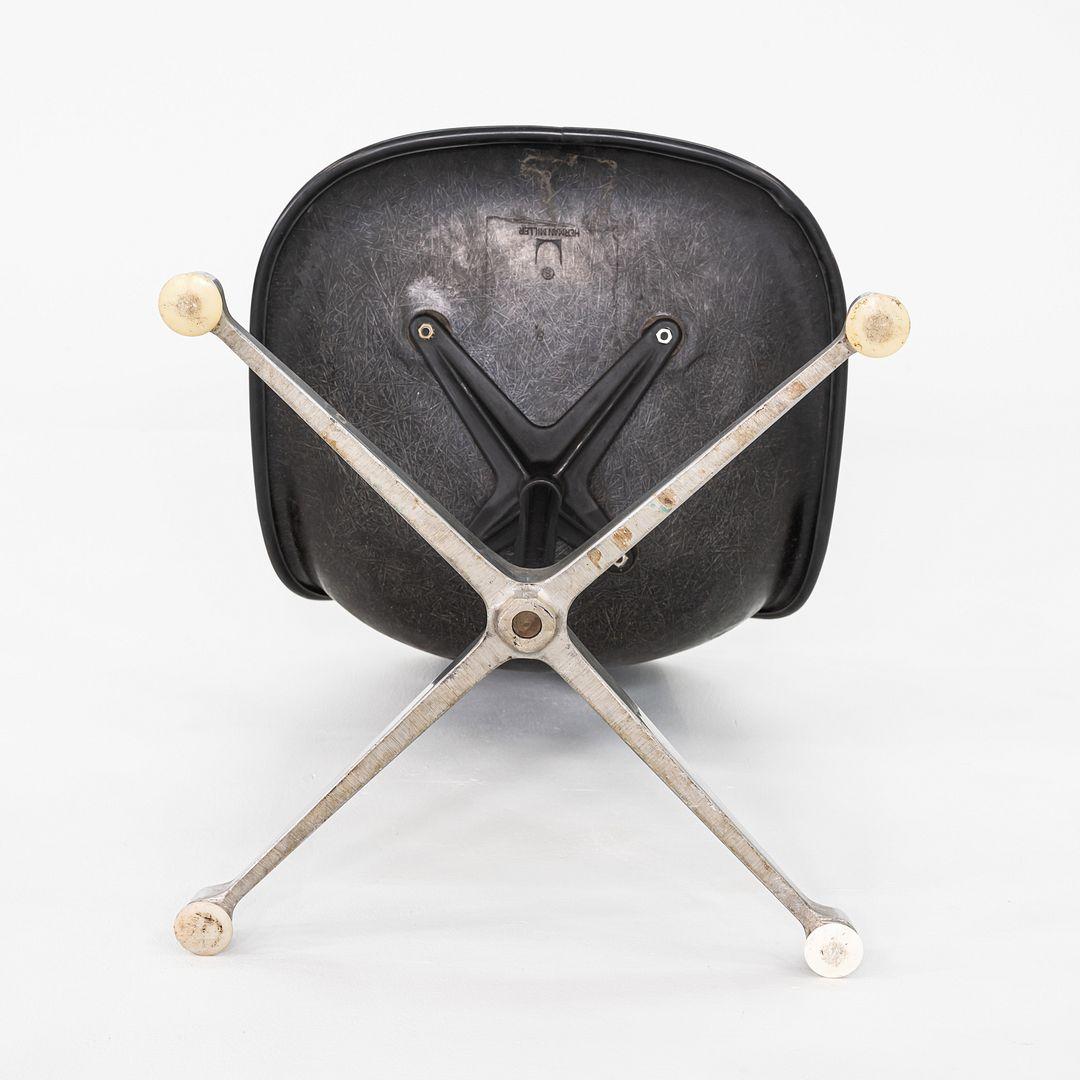 Aluminium 1960s Herman Miller Eames Pedestal Side Shell Chair in Fiberglass with Naugahyde en vente