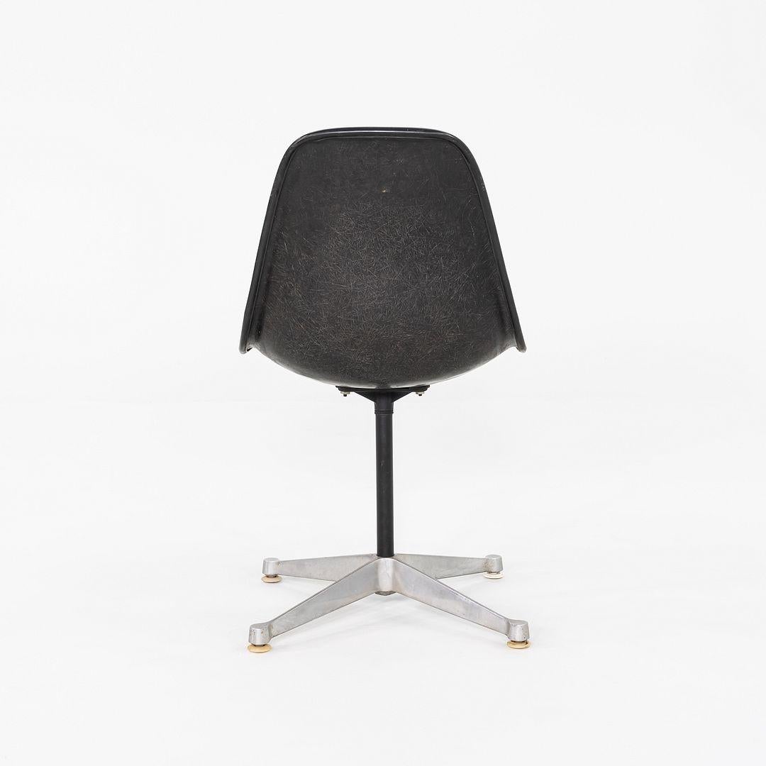 1960s Herman Miller Eames Pedestal Side Shell Chair in Fiberglass with Naugahyde en vente 2