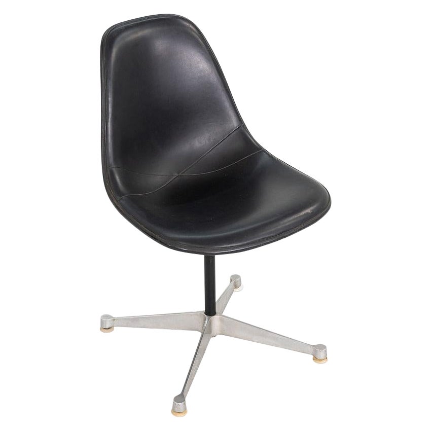 1960s Herman Miller Eames Pedestal Side Shell Chair in Fiberglass with Naugahyde