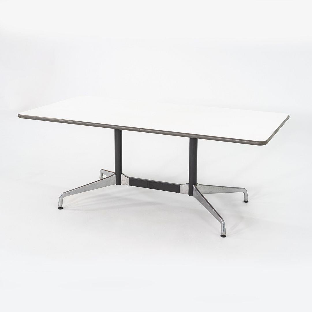 Mesa de comedor segmentada Eames de Herman Miller de los años 60 / Mesa de conferencias en blanco en venta 3