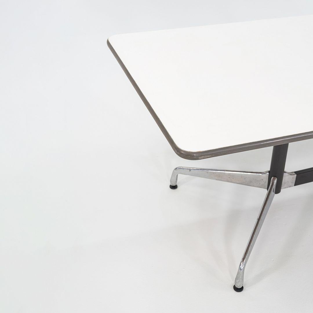 Mesa de comedor segmentada Eames de Herman Miller de los años 60 / Mesa de conferencias en blanco Moderno en venta