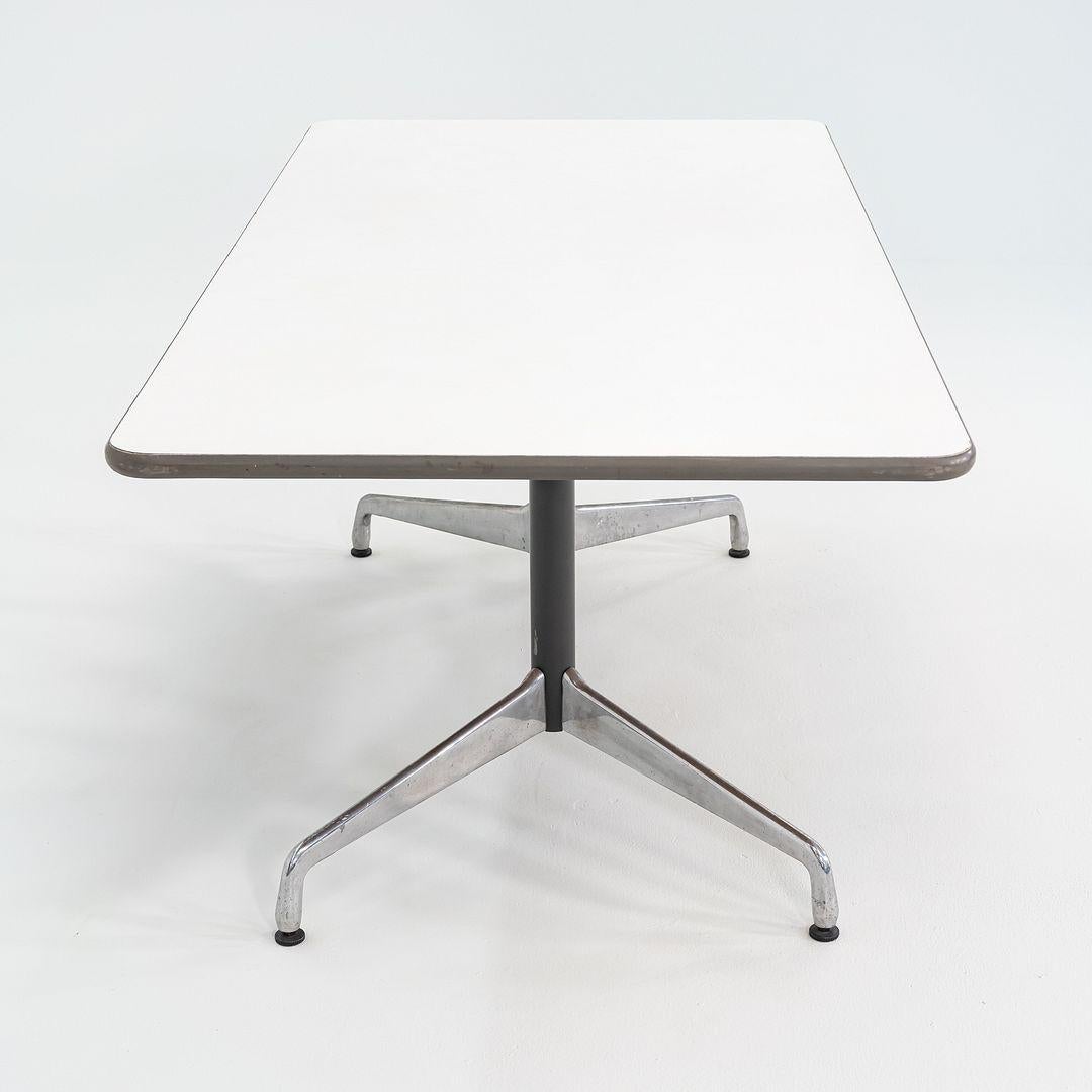 Mesa de comedor segmentada Eames de Herman Miller de los años 60 / Mesa de conferencias en blanco en venta 1