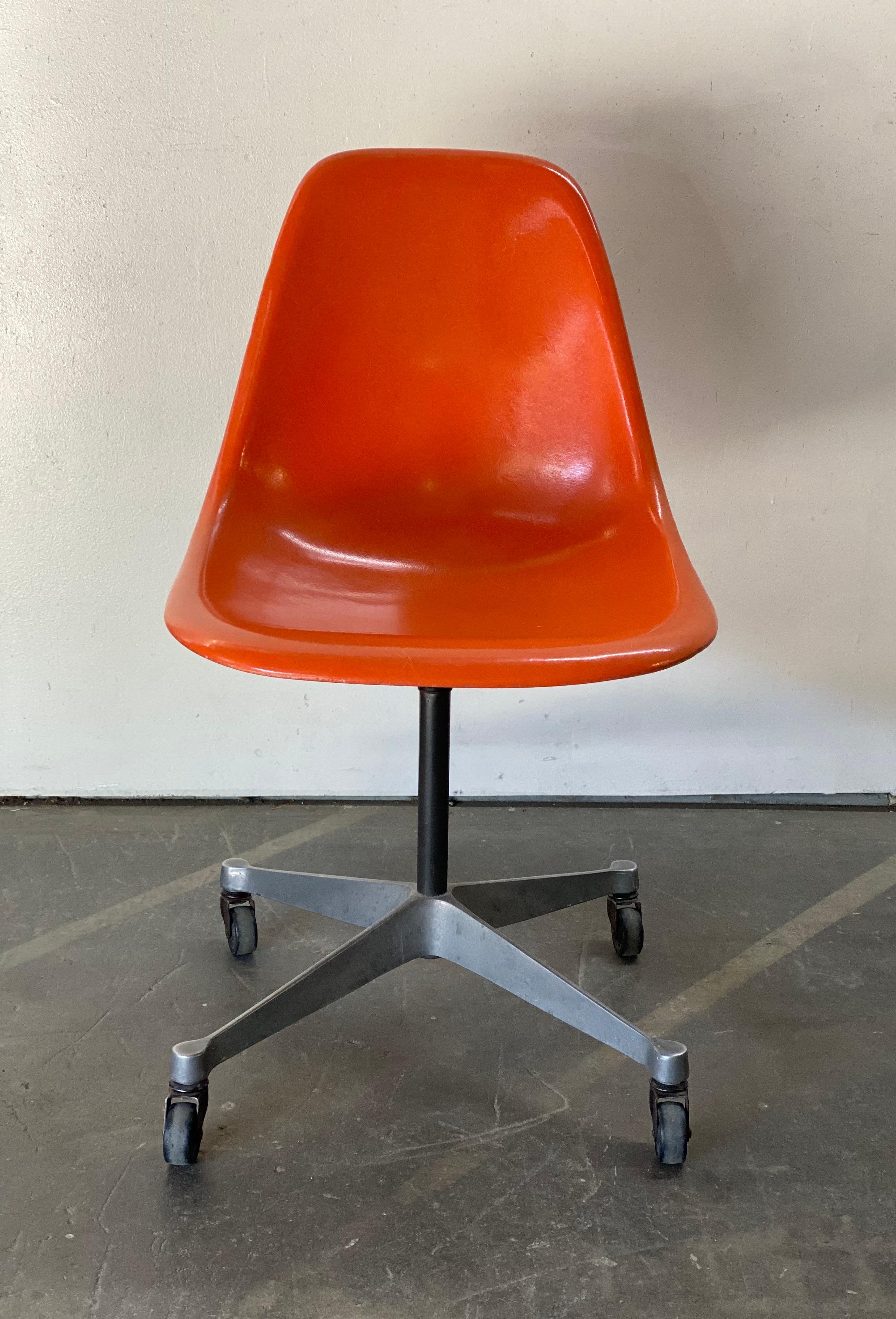1960er Herman Miller Eames Drehbarer Büro-Schreibtischstuhl (20. Jahrhundert) im Angebot