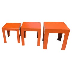 Tables cubiques empilables Hermès en stratifié orange des années 1960