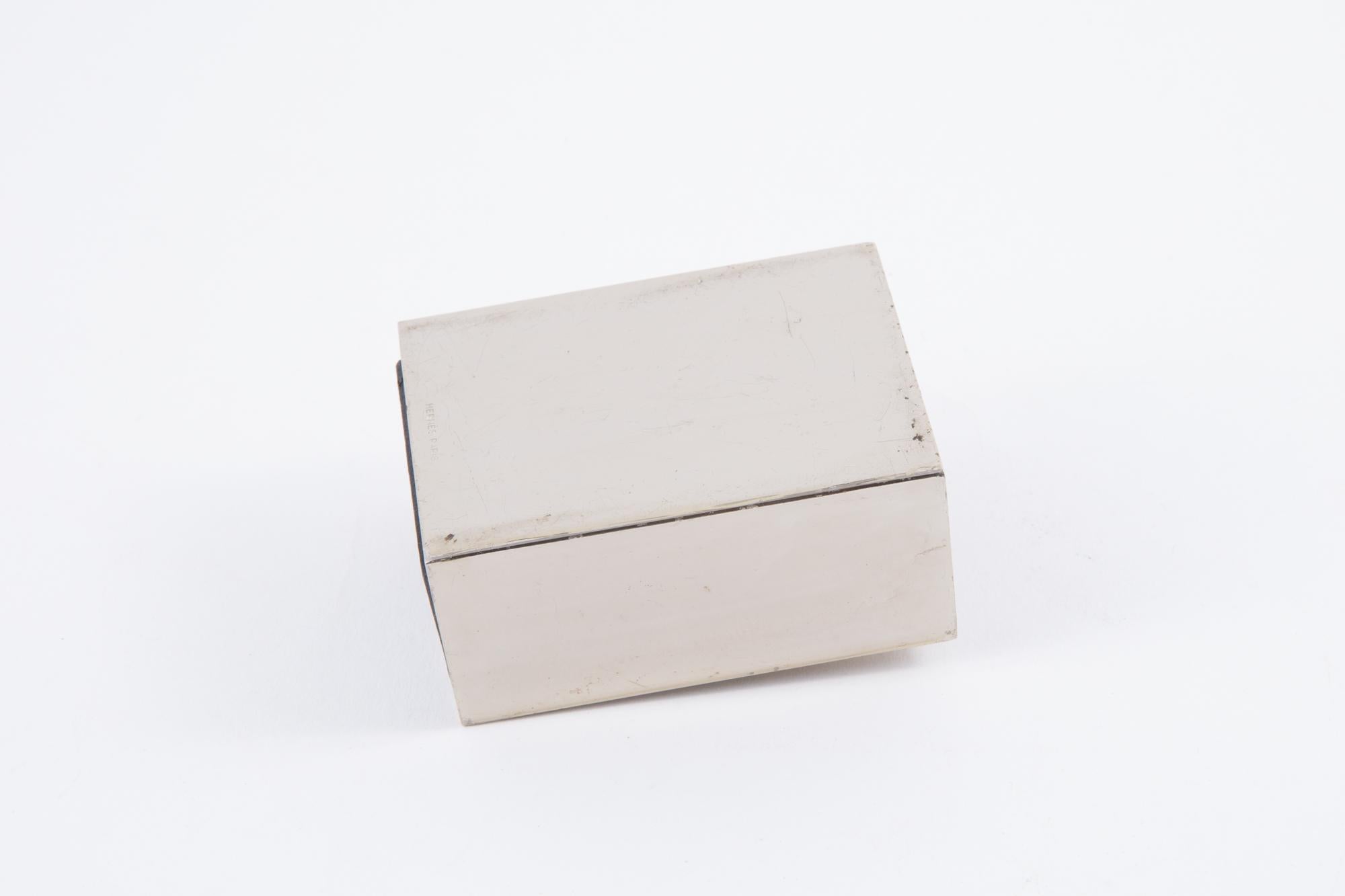 Hermes 1960s old matches box featuring a front gold plated decorative horn, pitted Hermes Paris.
Made in France.
In good vintage condition. Made in France.
3.1in. (8cm) X 2.3in. (6cm) X 1.5in. (4cm)
We guarantee you will receive this  iconic item as