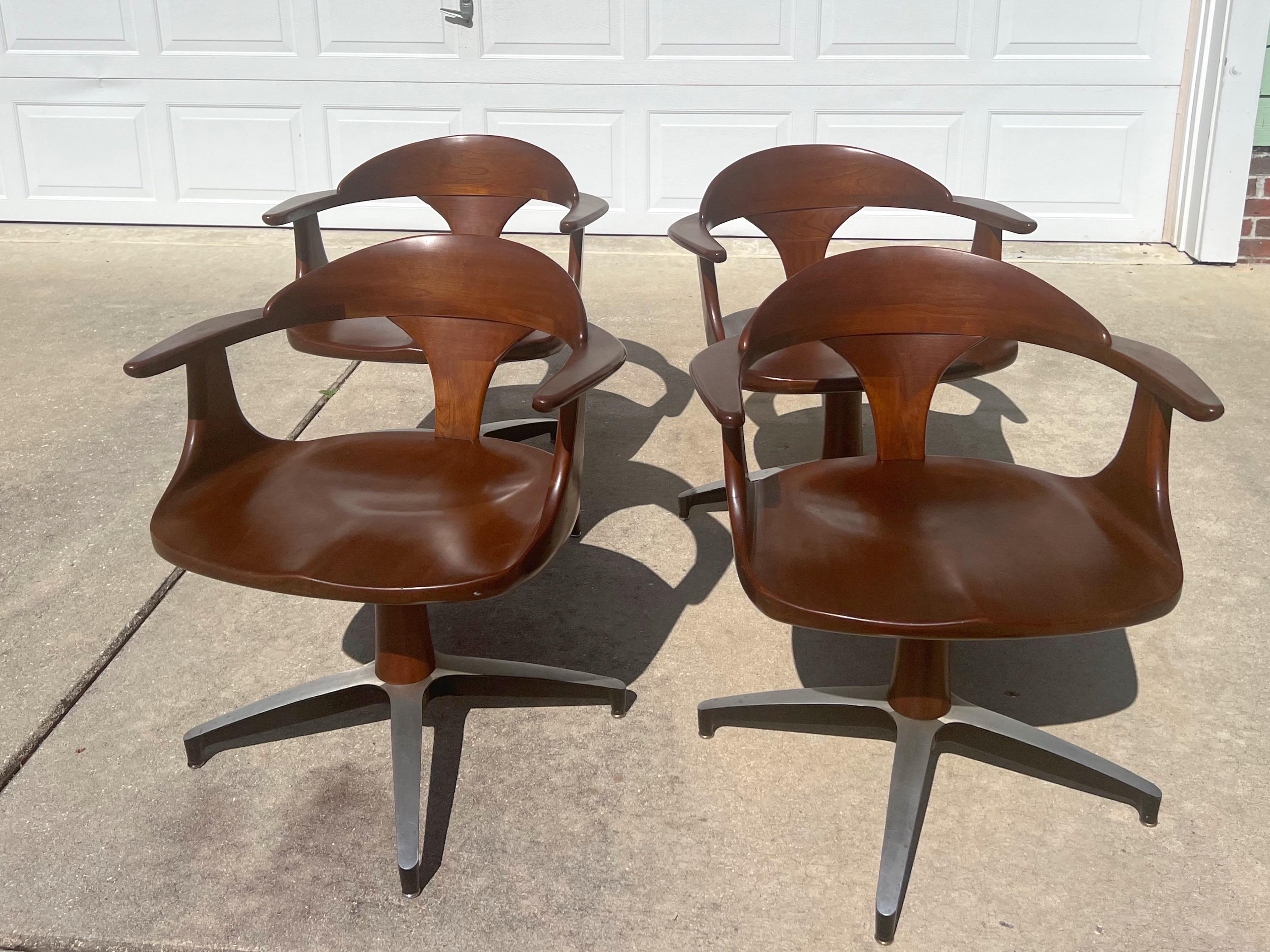 1960s Heywood Wakefield “Cliff House” Dining Table and Chairs, a Set of 5 For Sale 6