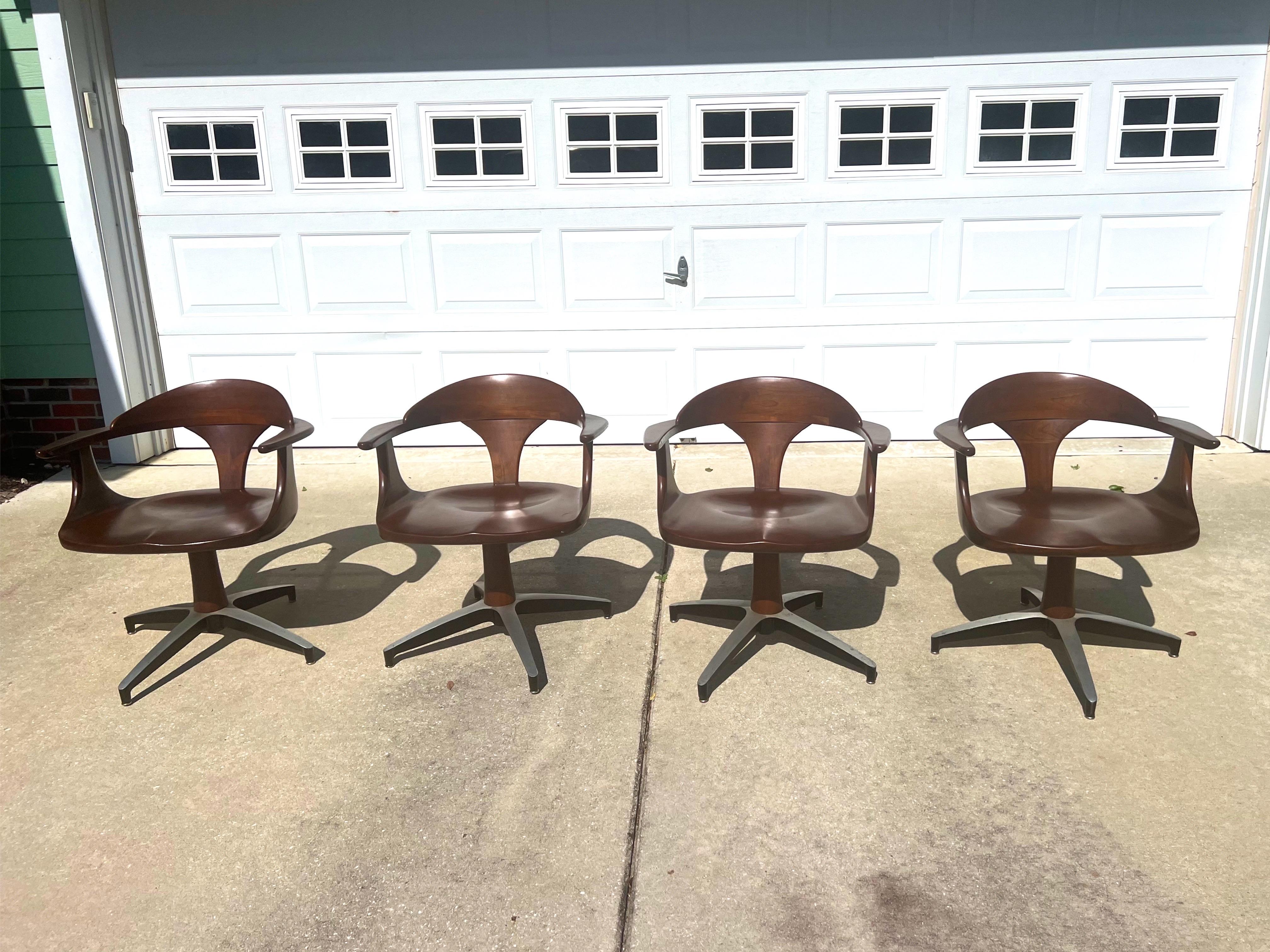 1960s Heywood Wakefield “Cliff House” Dining Table and Chairs, a Set of 5 For Sale 7