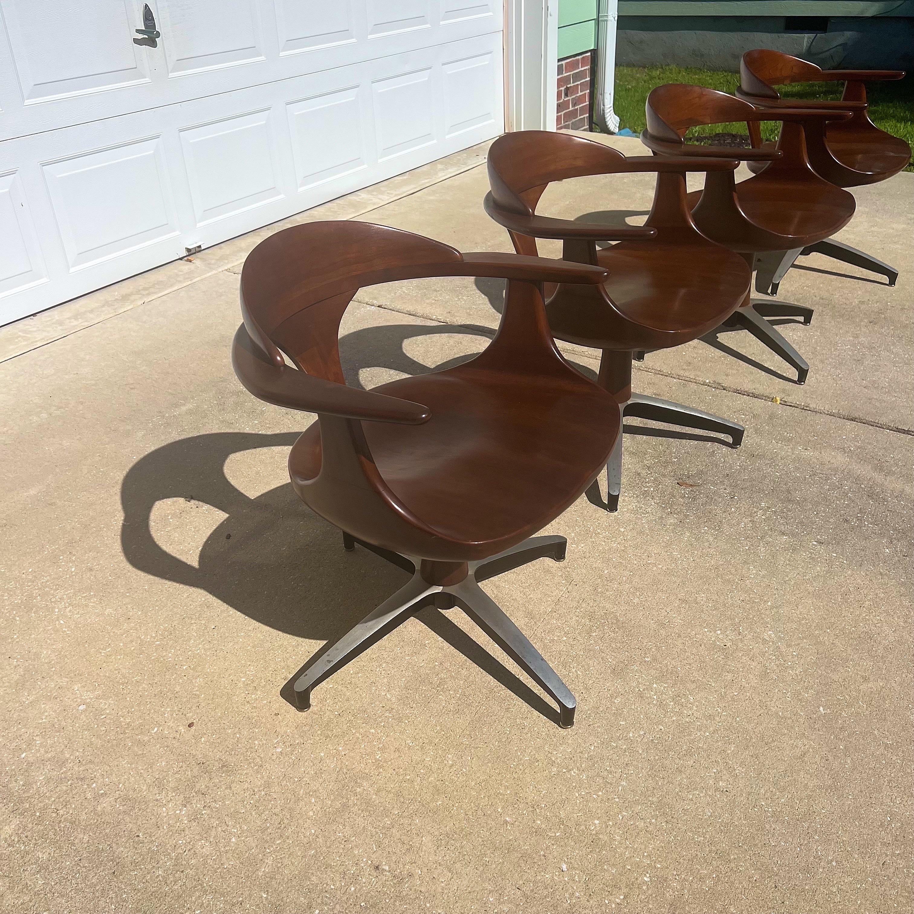 1960s Heywood Wakefield “Cliff House” Dining Table and Chairs, a Set of 5 For Sale 8