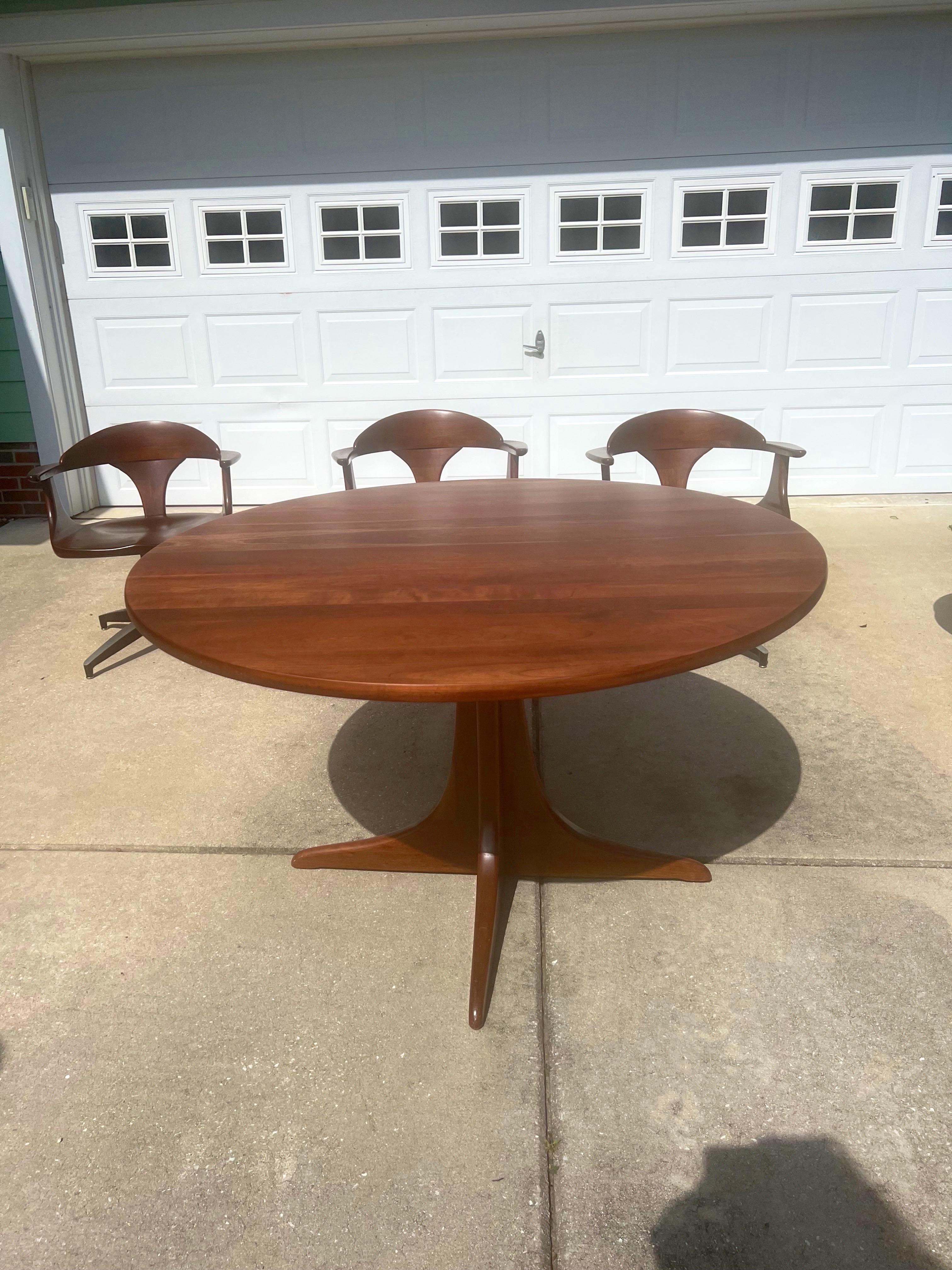 Mid-Century Modern 1960s Heywood Wakefield “Cliff House” Dining Table and Chairs, a Set of 5 For Sale