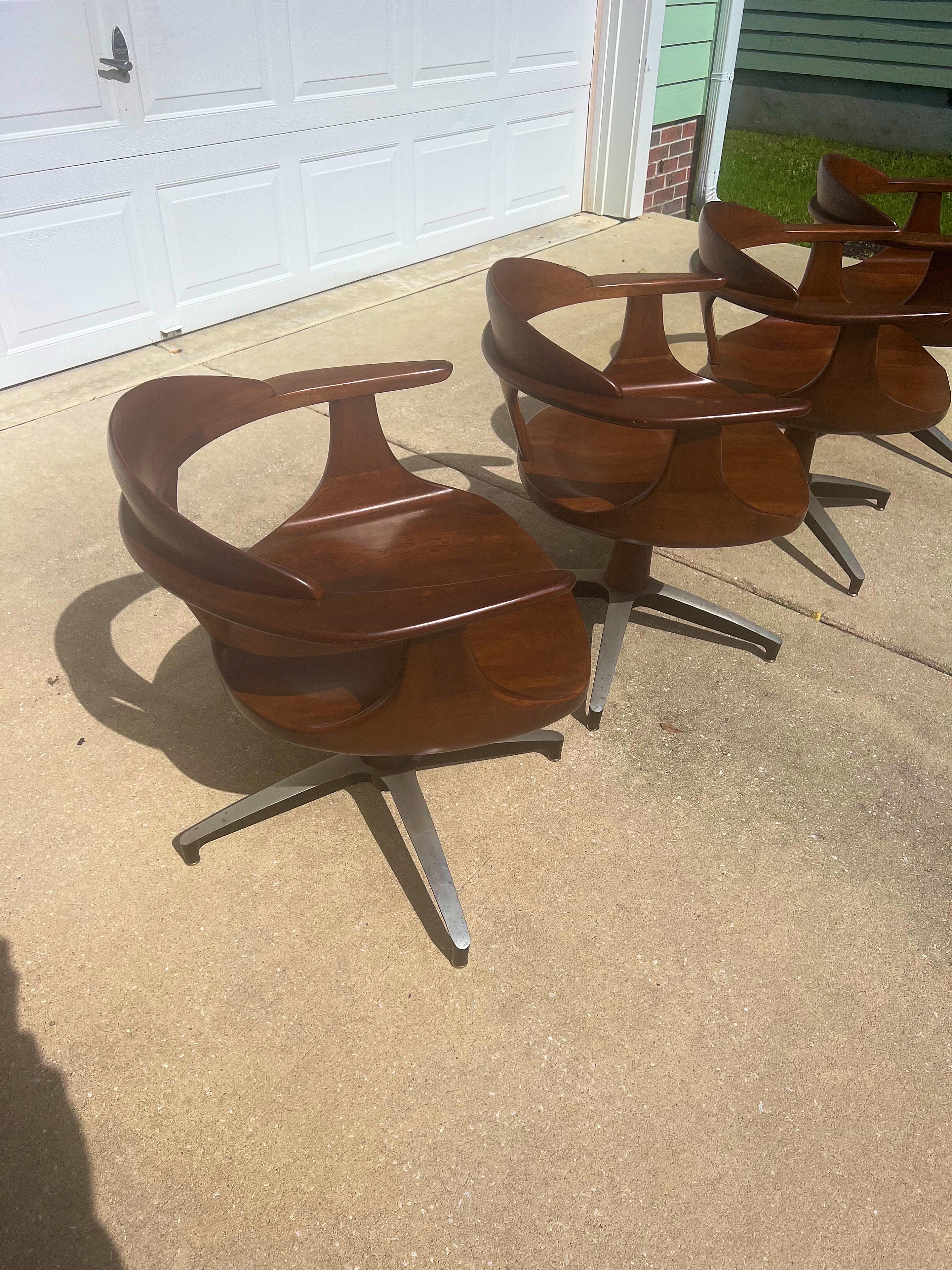 1960s Heywood Wakefield “Cliff House” Dining Table and Chairs, a Set of 5 In Good Condition For Sale In Charleston, SC