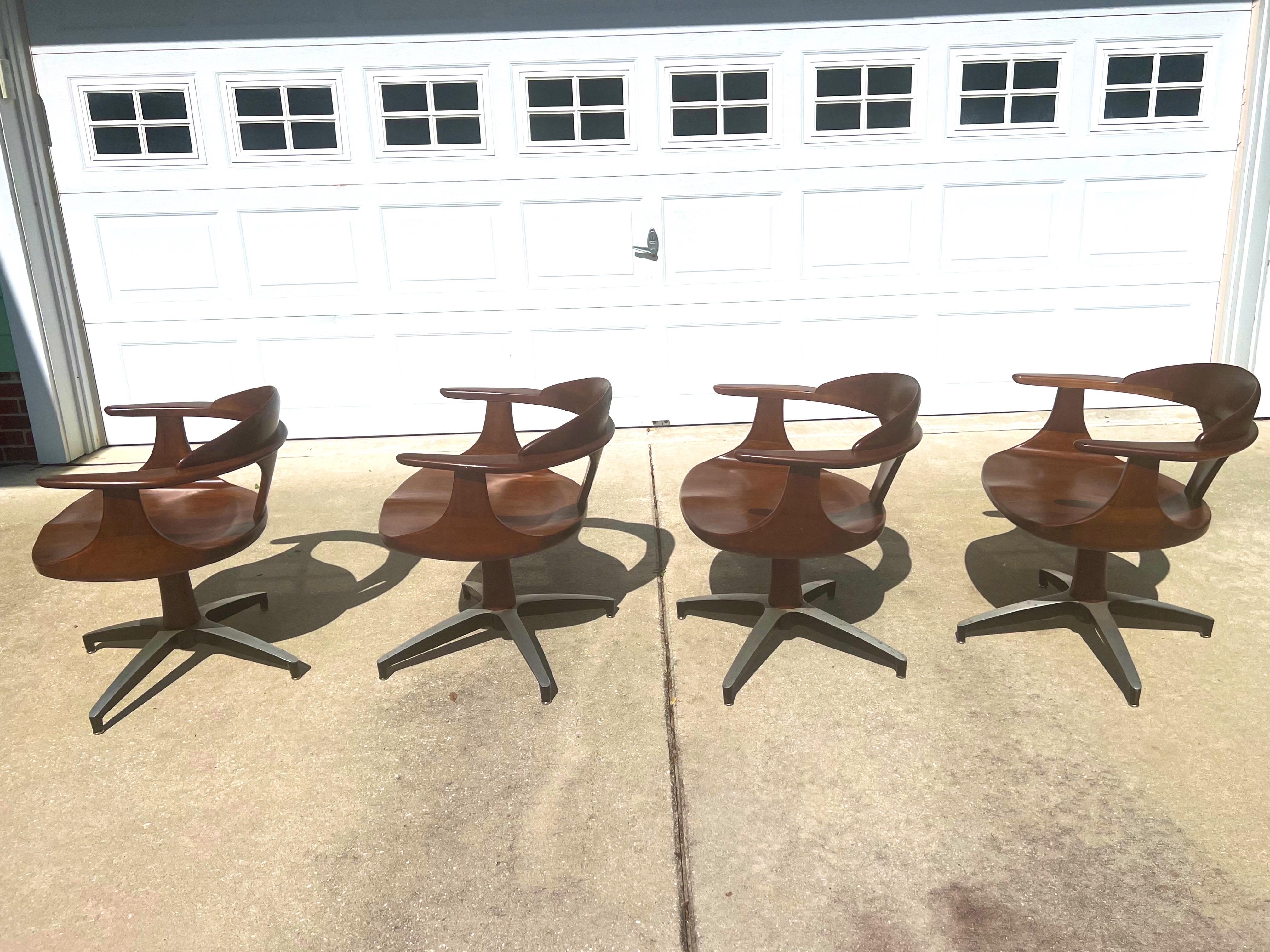 Mid-20th Century 1960s Heywood Wakefield “Cliff House” Dining Table and Chairs, a Set of 5 For Sale