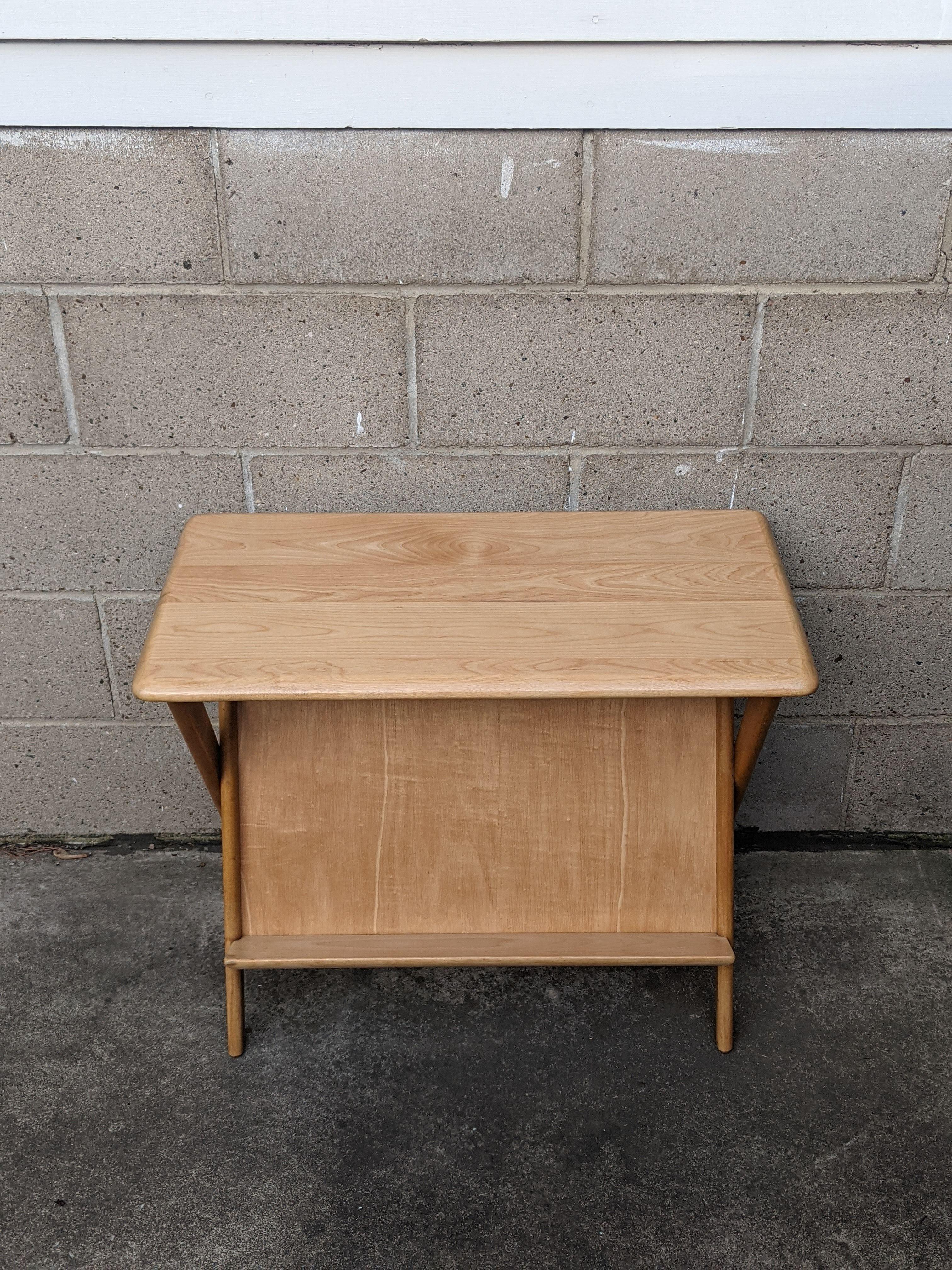 1960s Heywood Wakefield M503 Magazine Table For Sale 3
