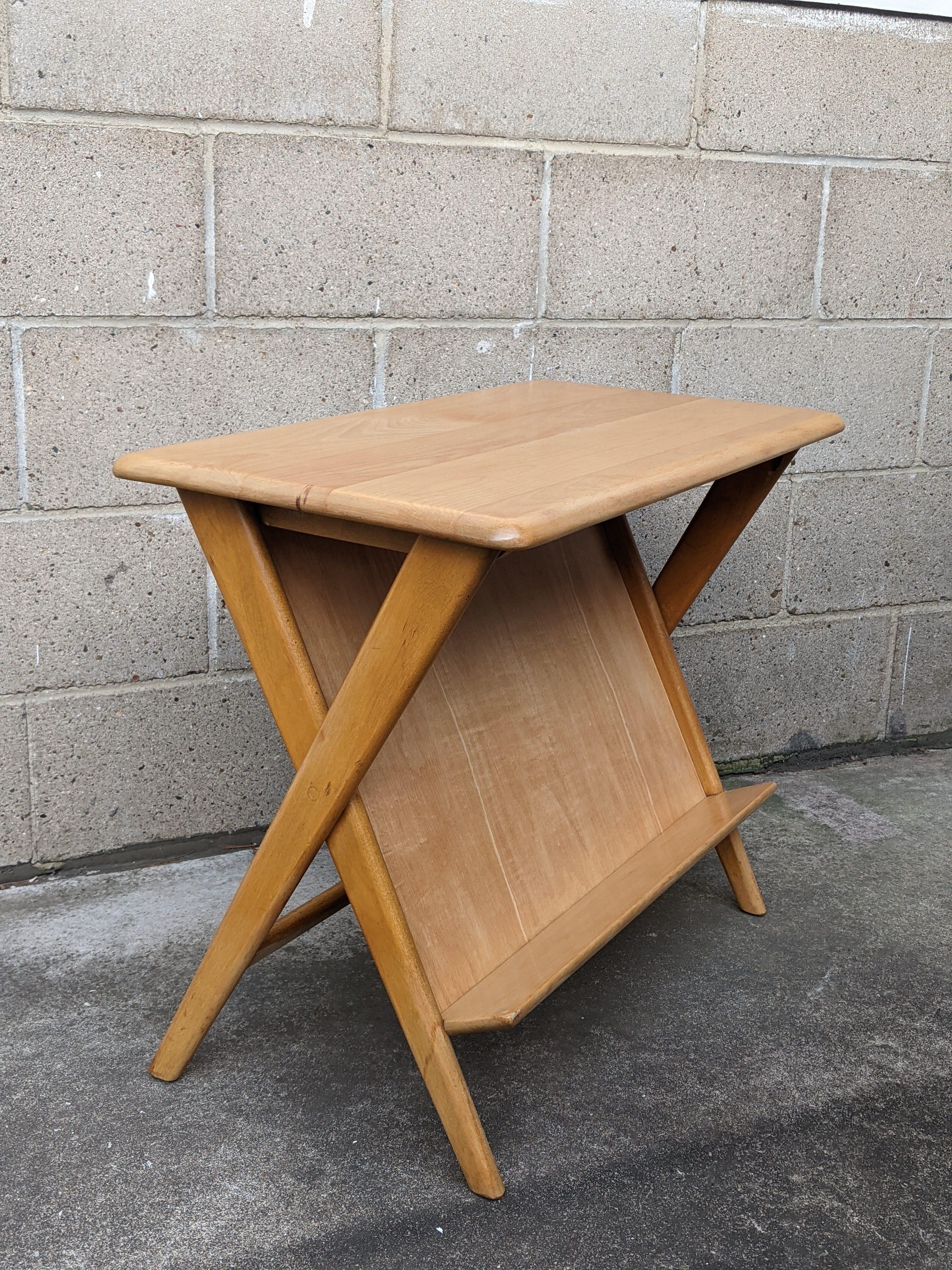 1960s Heywood Wakefield M503 Magazine Table For Sale 4