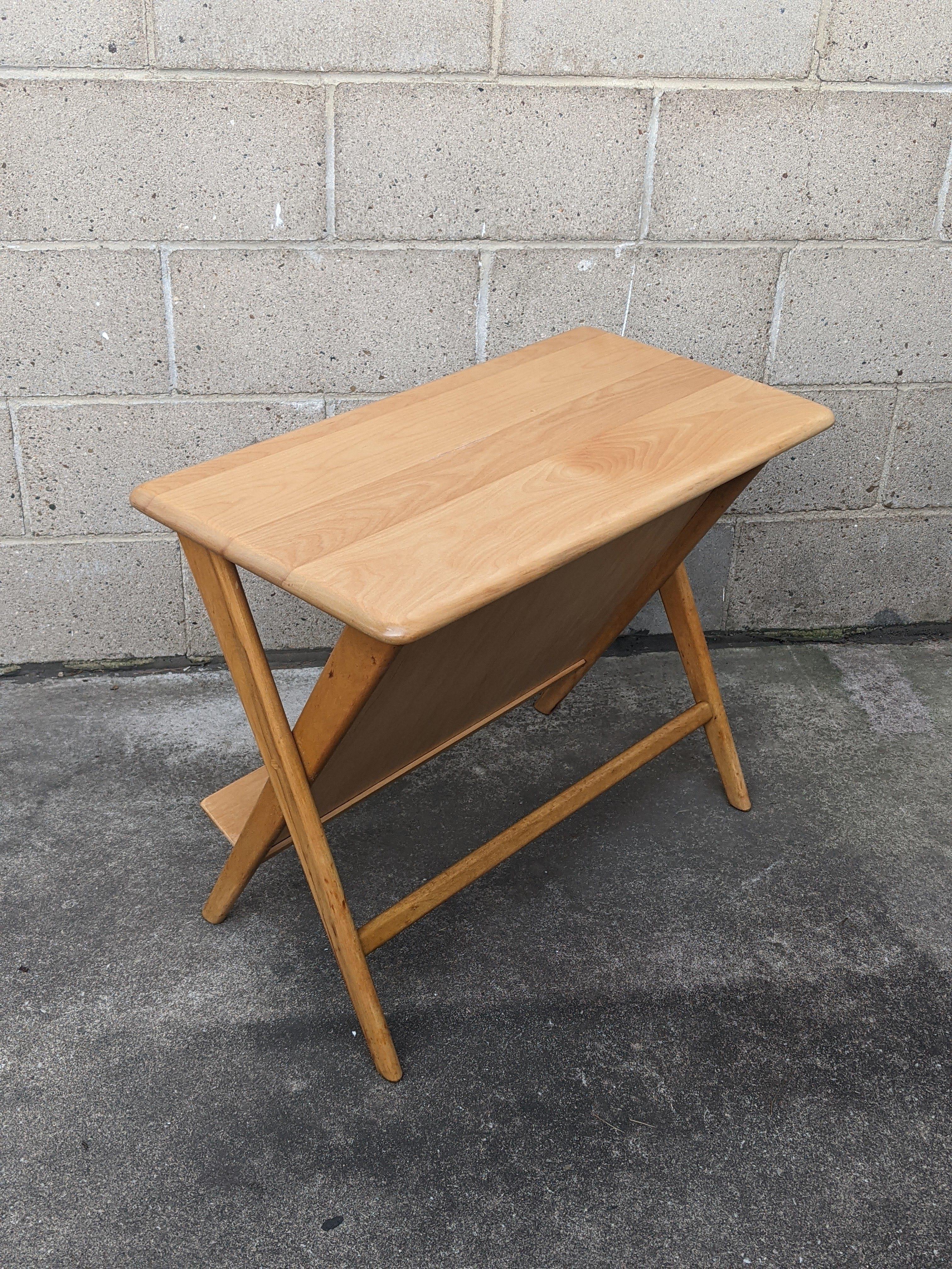 Mid-20th Century 1960s Heywood Wakefield M503 Magazine Table For Sale