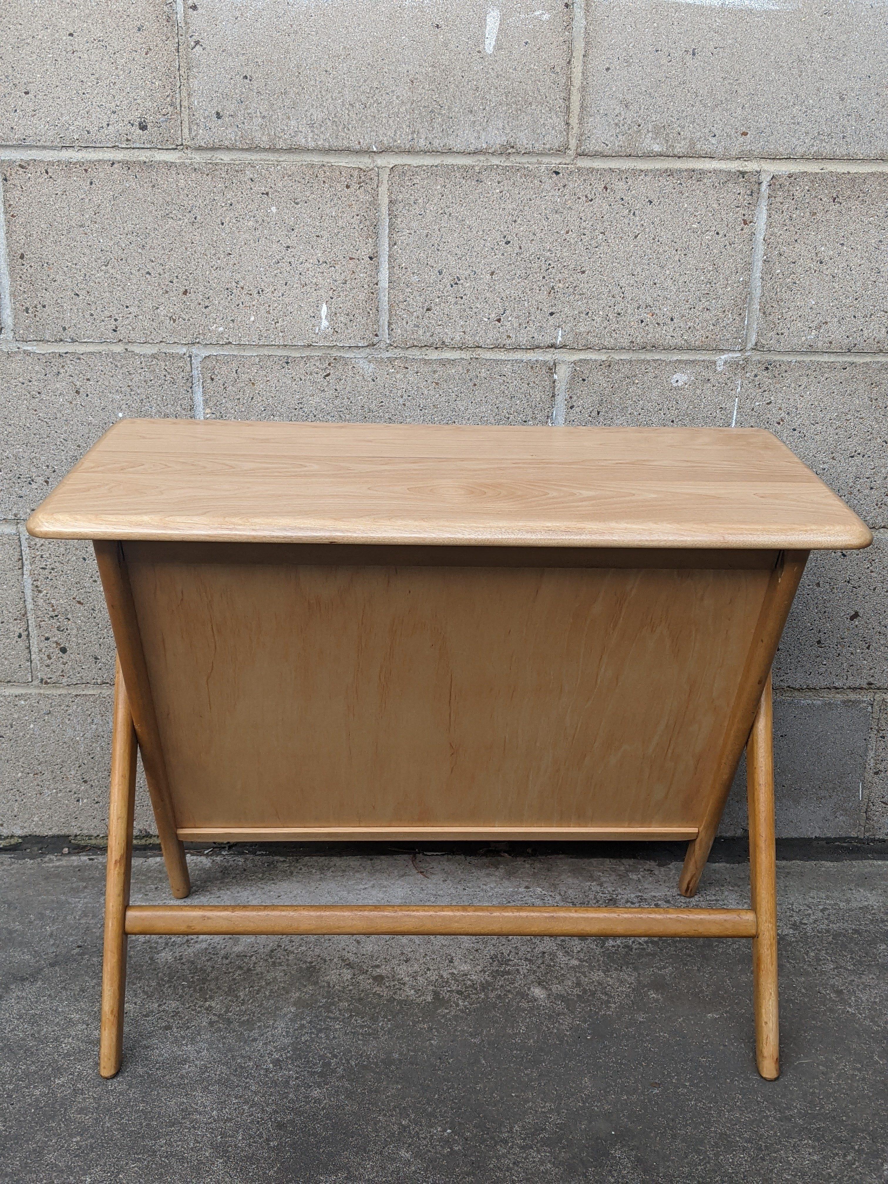 1960s Heywood Wakefield M503 Magazine Table For Sale 1