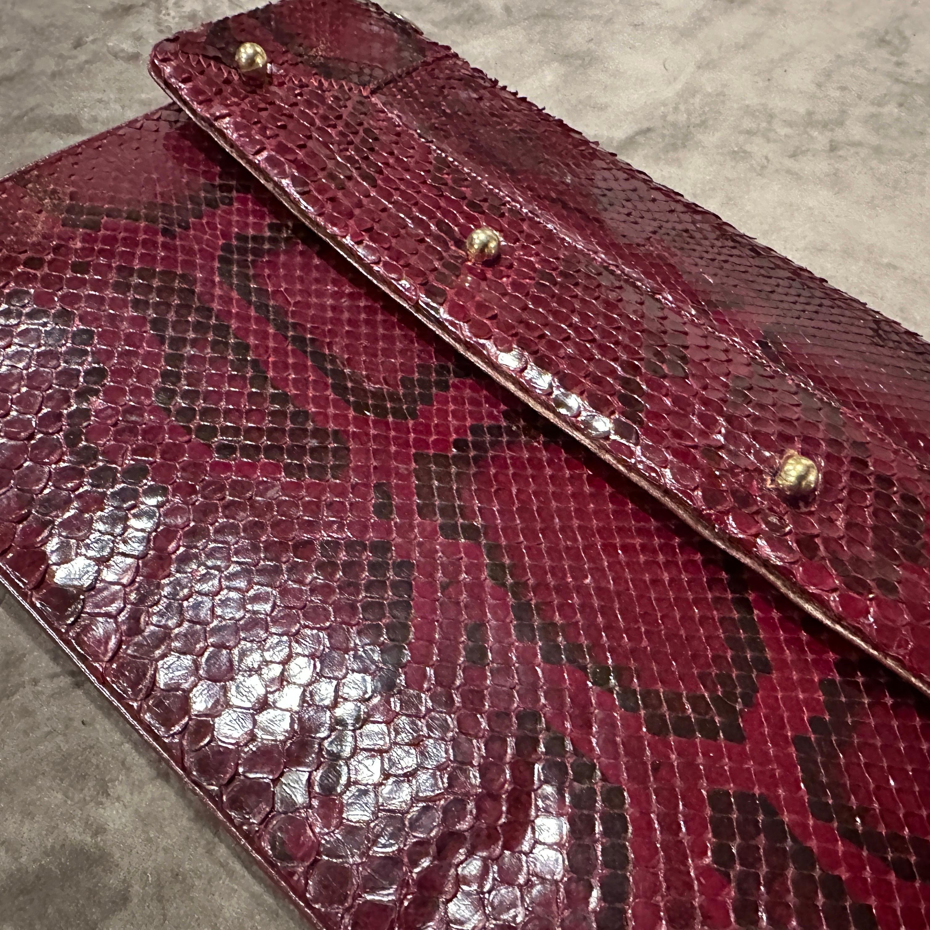 1960S Pochette italienne en cuir rouge et noir de haute qualité en vente 5