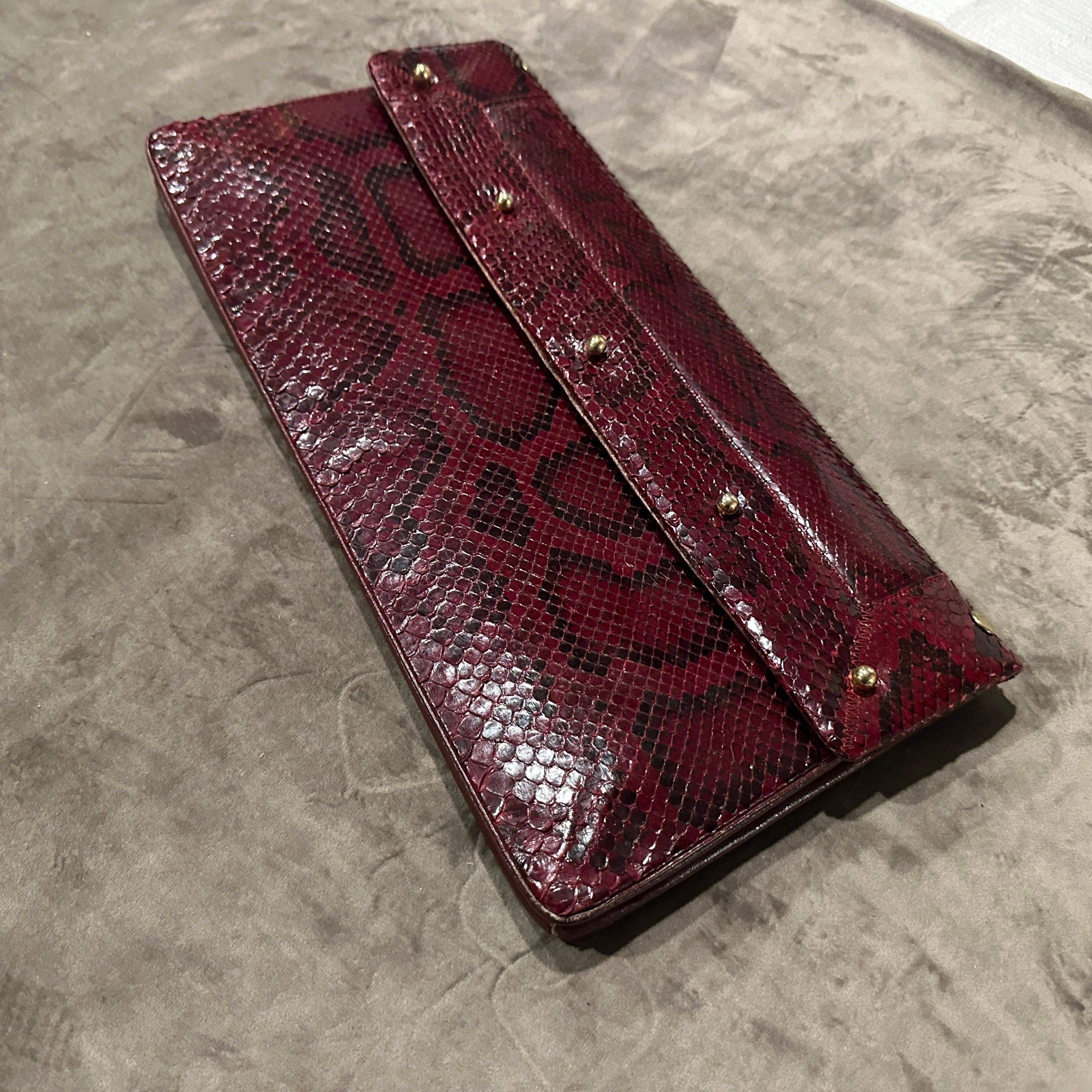 1960S Pochette italienne en cuir rouge et noir de haute qualité en vente 7