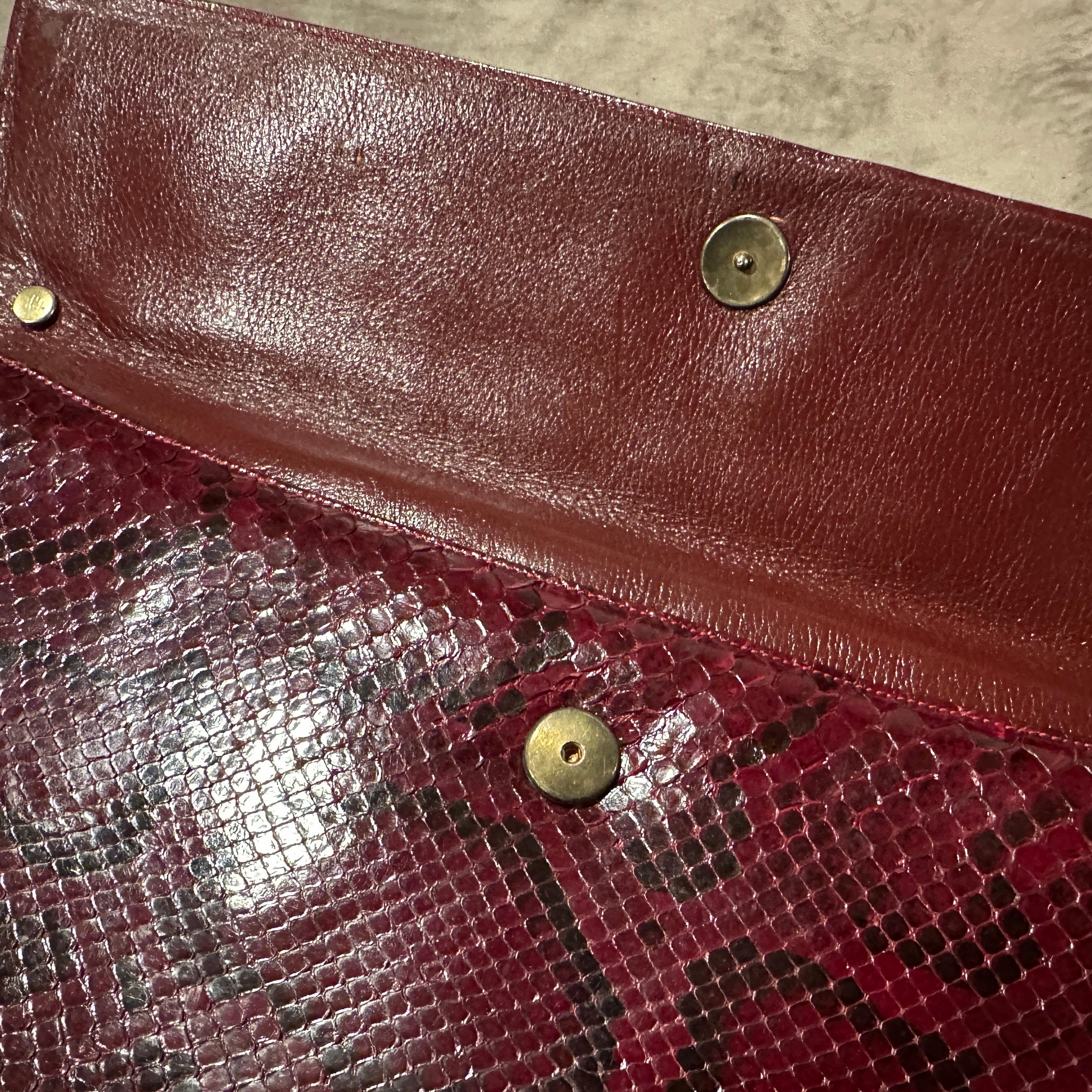 1960S Pochette italienne en cuir rouge et noir de haute qualité en vente 1