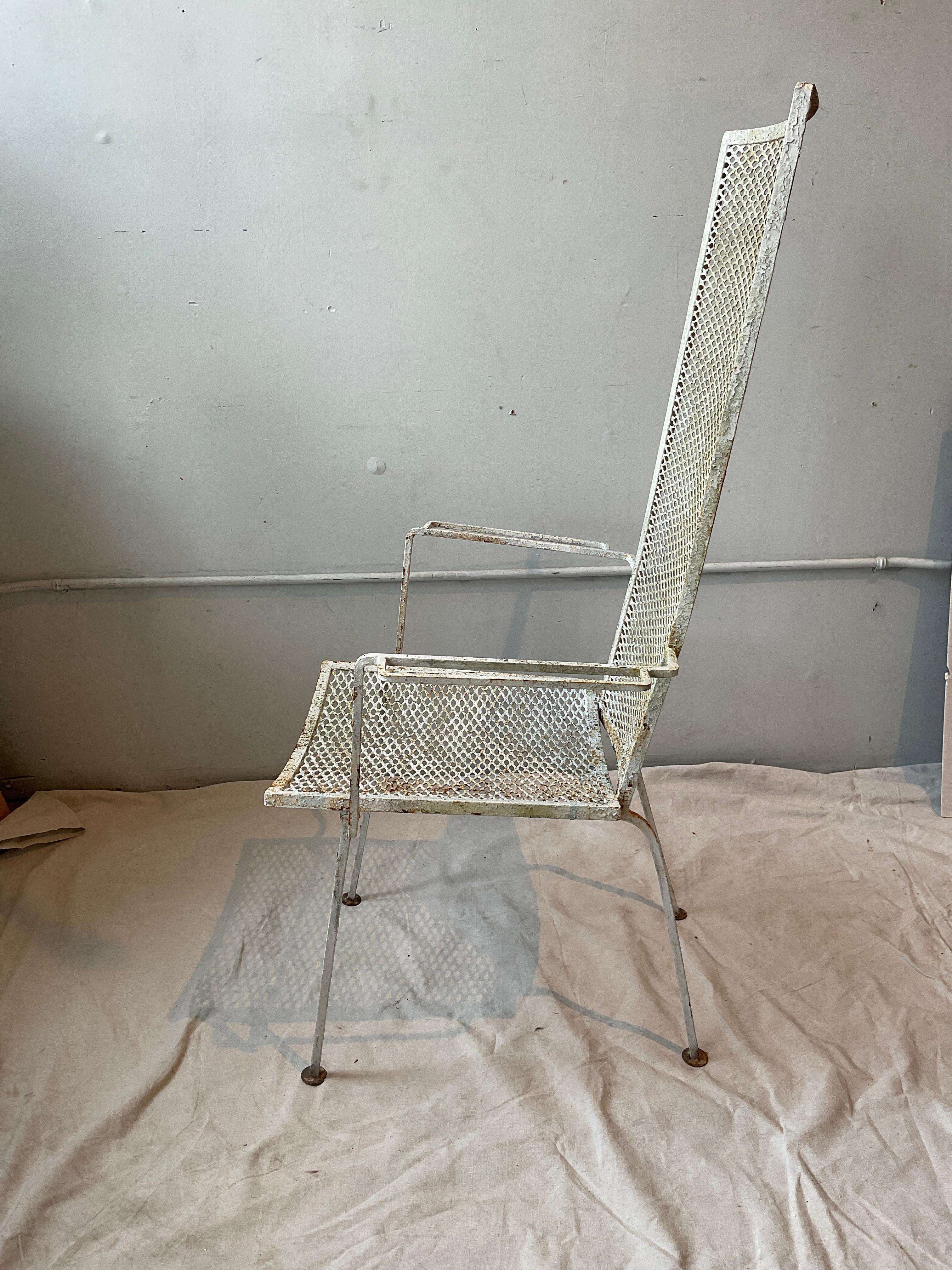 1960s  Fauteuil d'extérieur en fer Highback Bon état - En vente à Tarrytown, NY