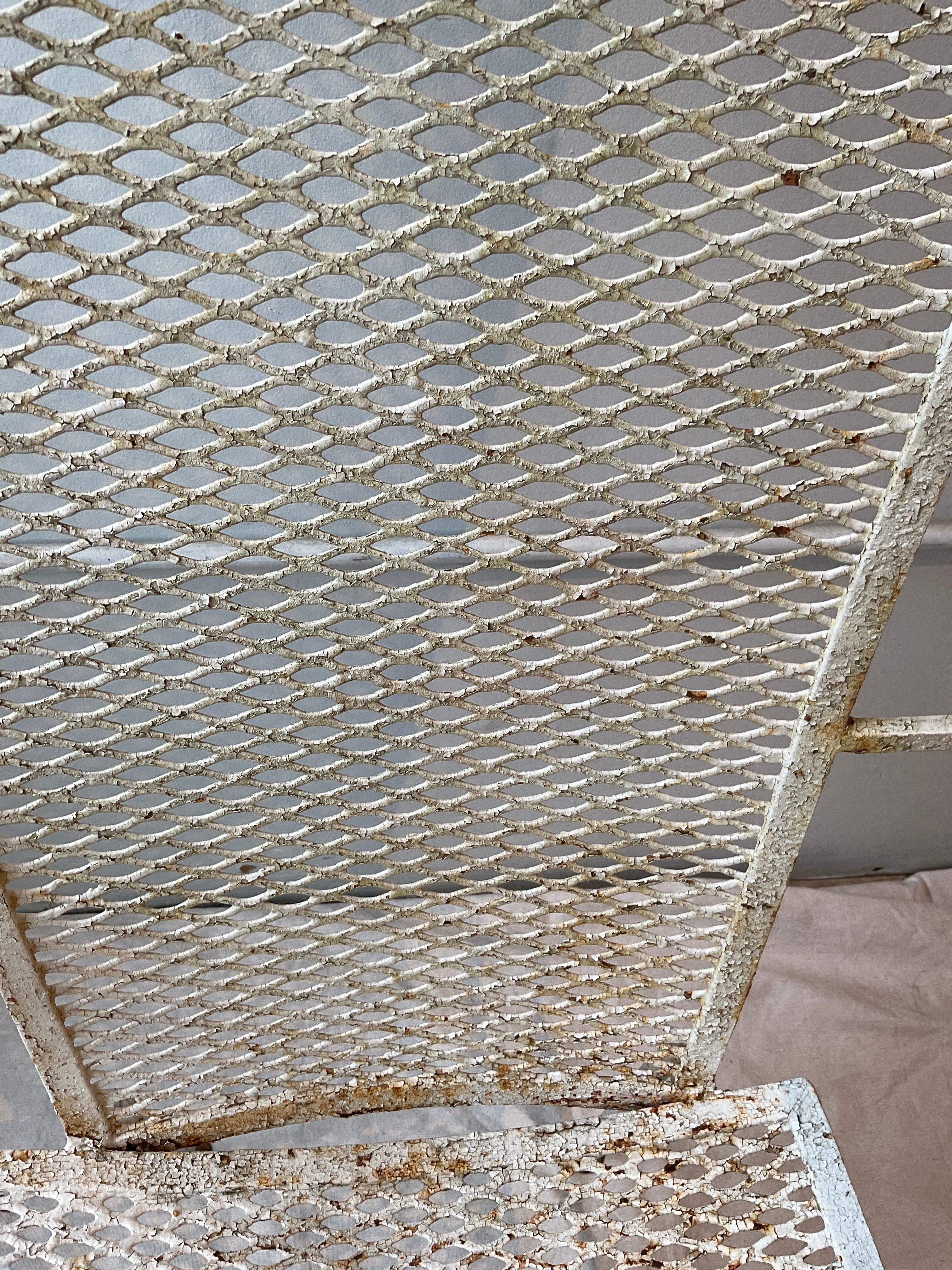 1960s  Fauteuil d'extérieur en fer Highback en vente 4