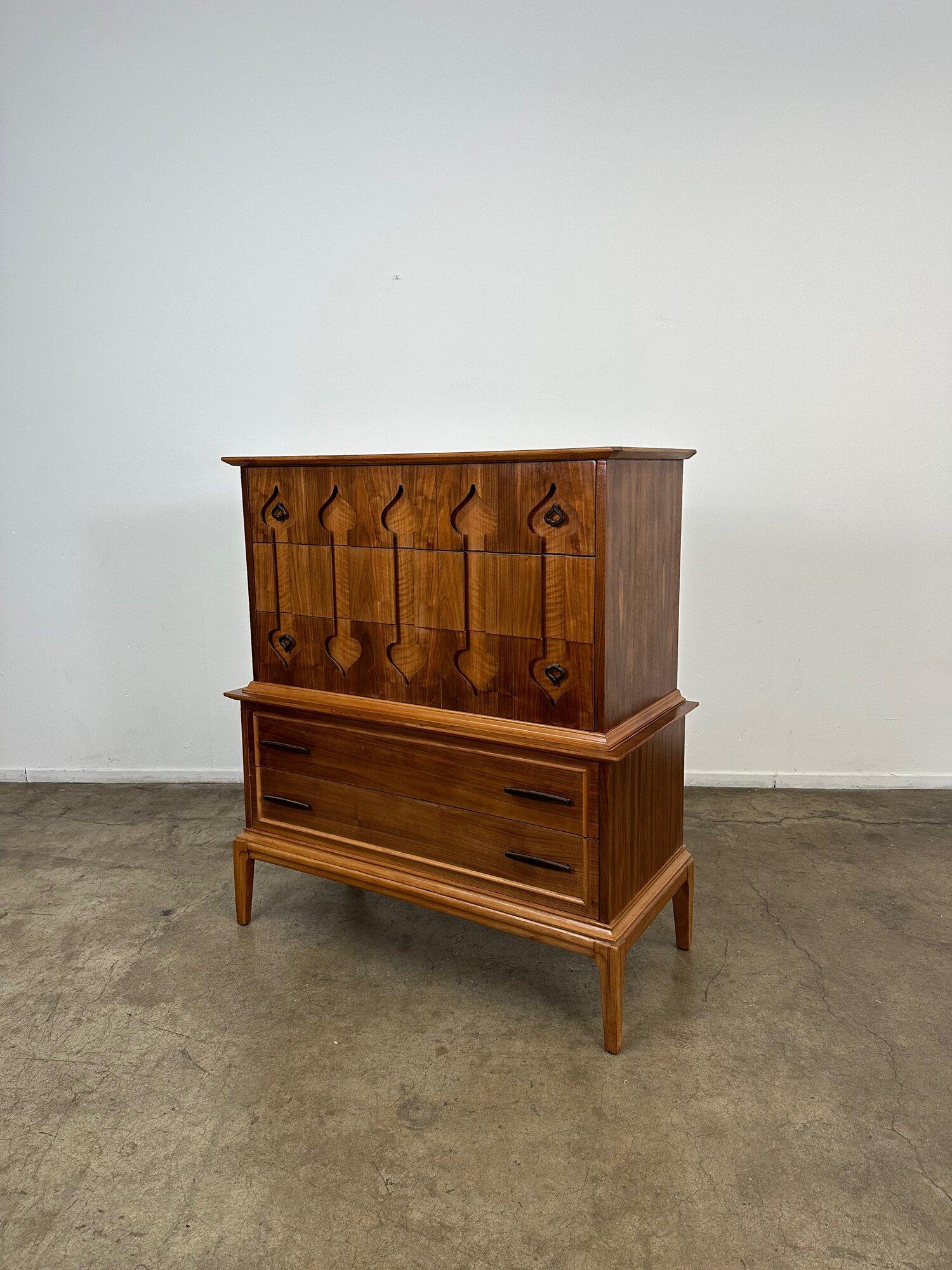 1960s Highboy with sculpted spade handles In Good Condition For Sale In Los Angeles, CA