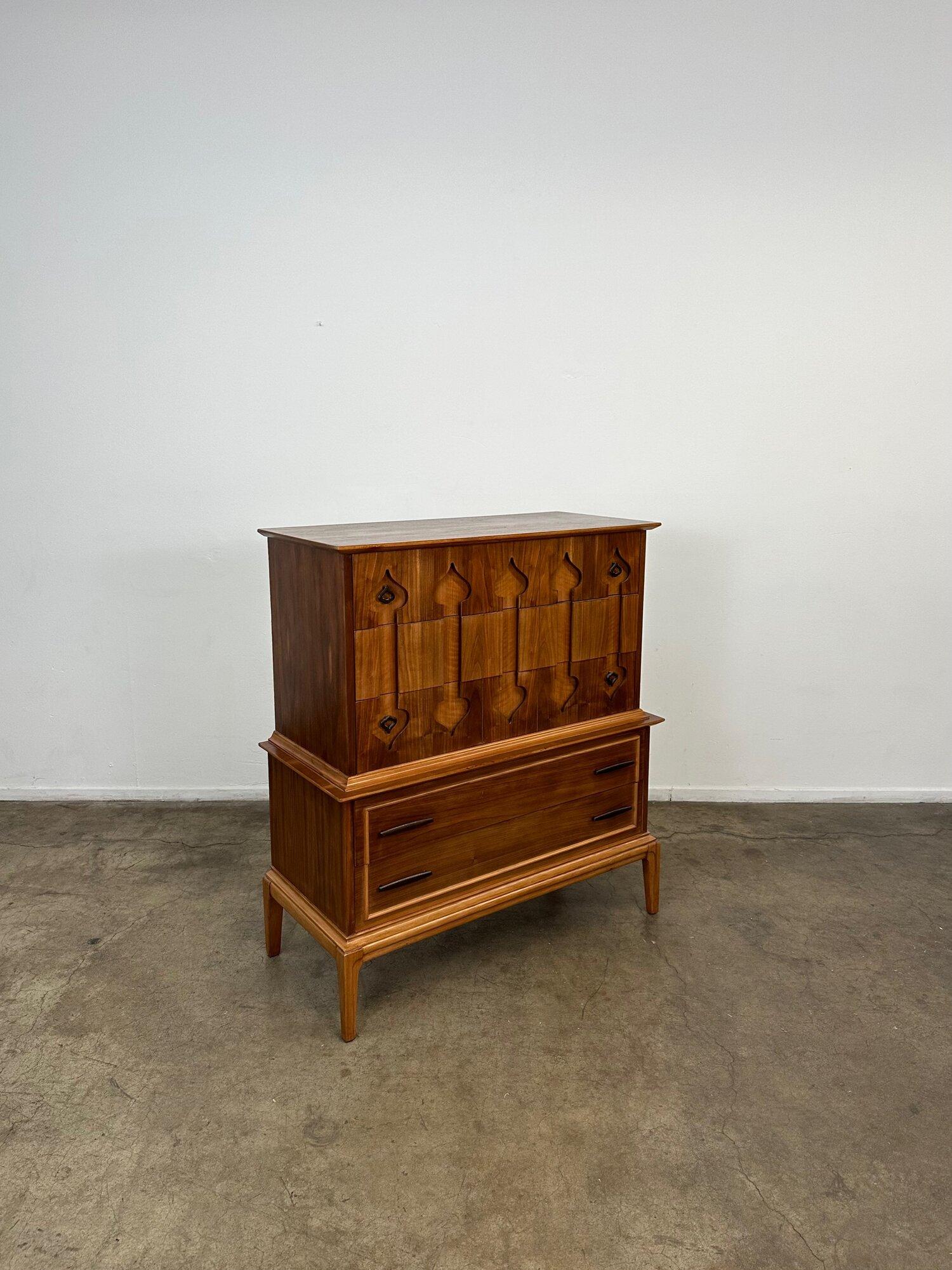 Walnut 1960s Highboy with sculpted spade handles For Sale