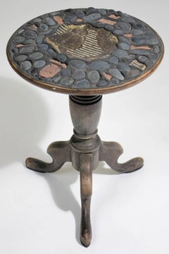 Tavolino Hippie Folk Art California Design del 1960 in mosaico con pietra e ceramica